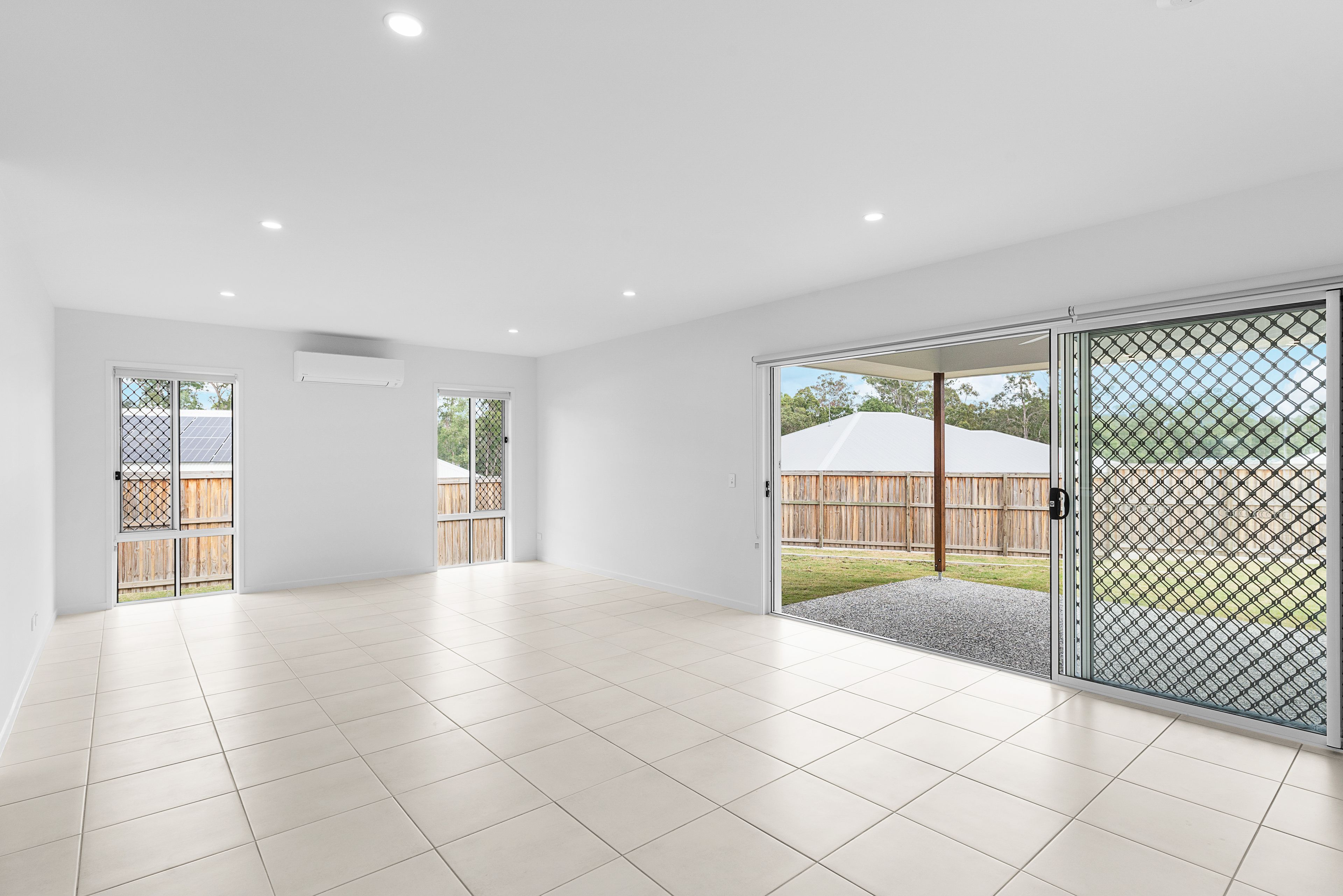 5 Scarlet Moon Court, Southside, QLD 4570