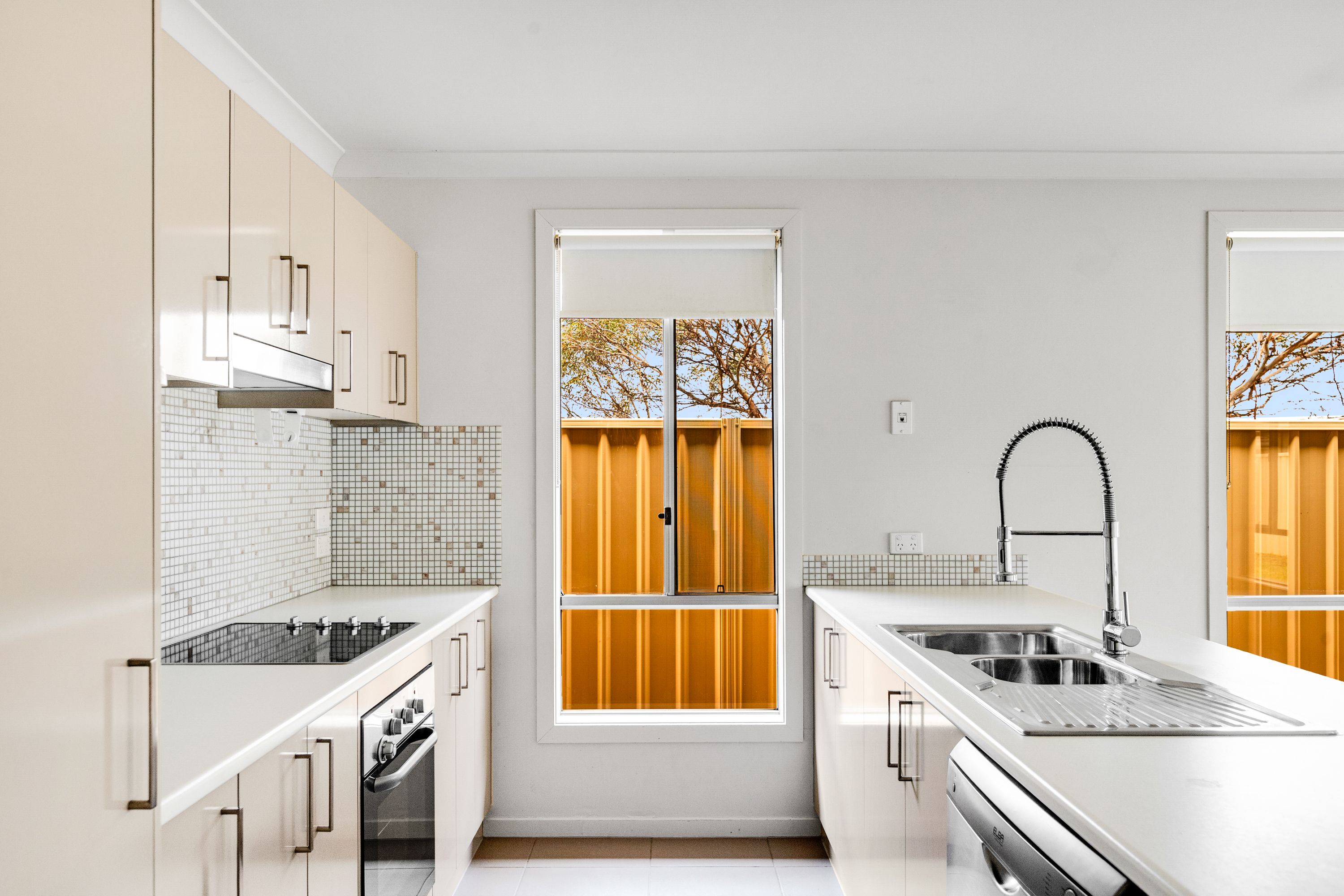 2/38 Montana Drive — photo 6 of 17
