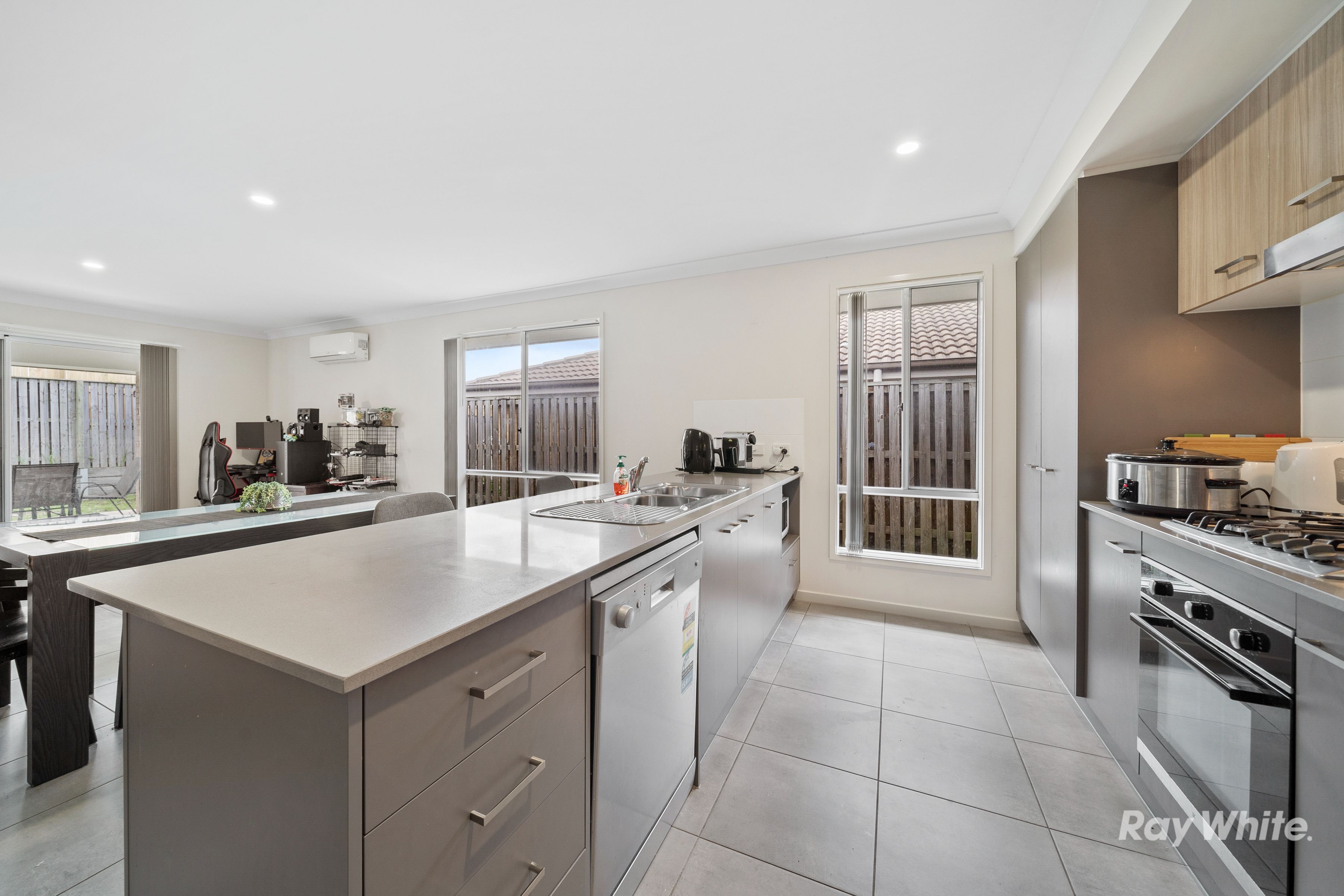 15 Skelbrook Road, Park Ridge, QLD 4125