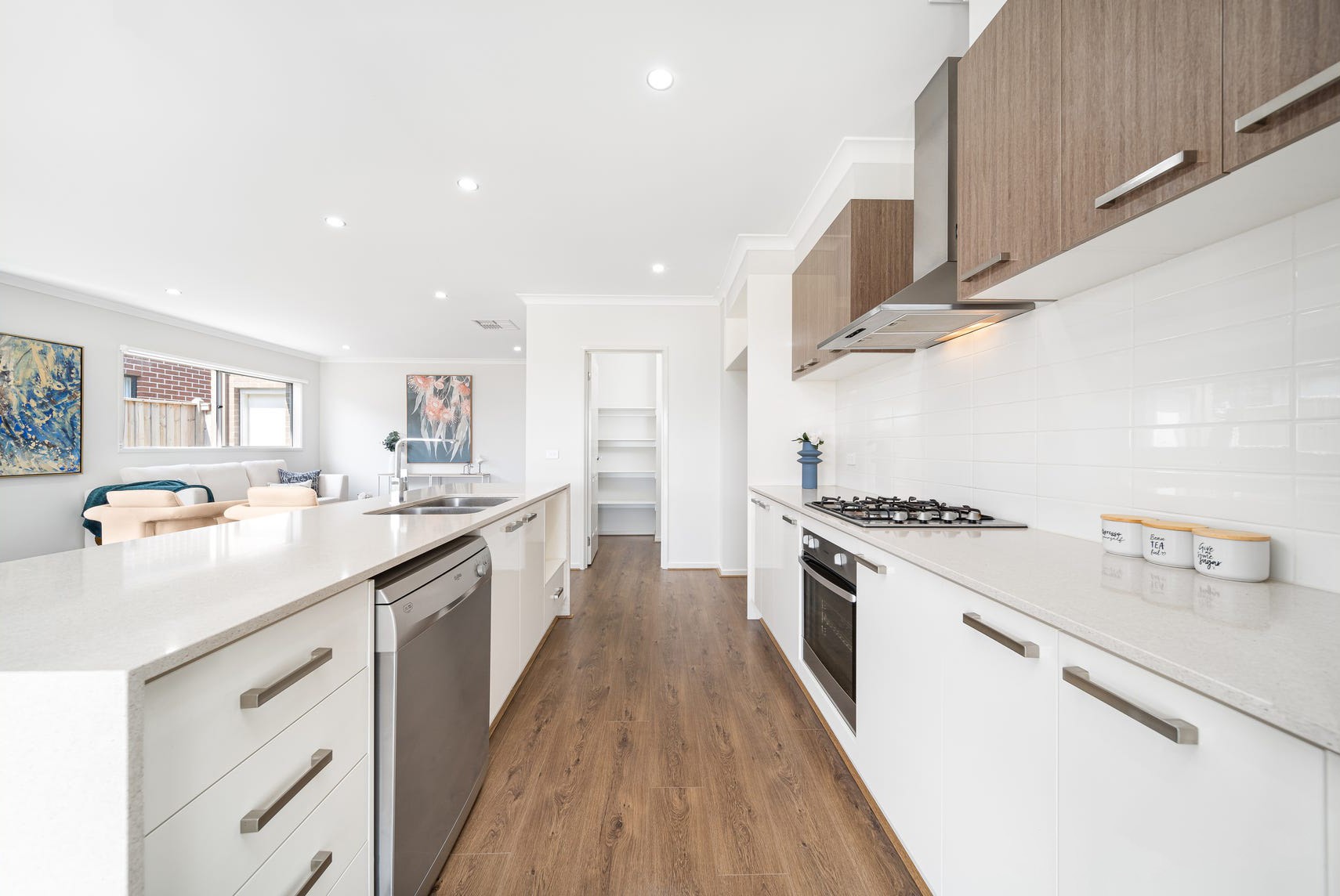 10 Inverloch Avenue, Clyde, VIC 3978