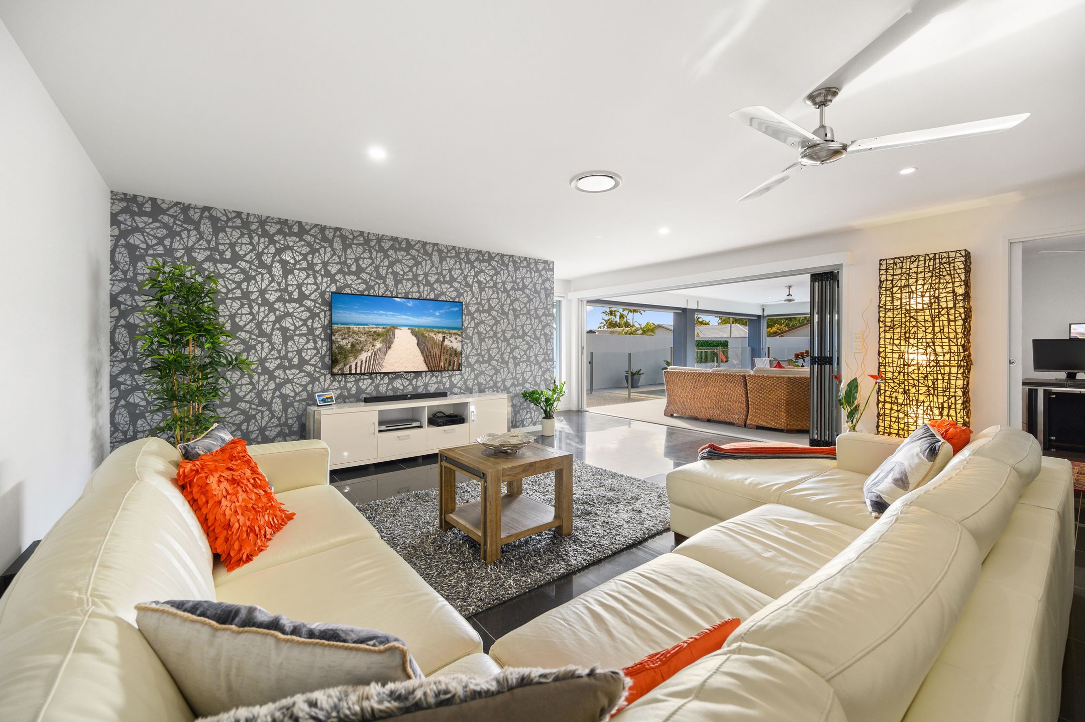 14 Sundown Drive, Paradise Point, QLD 4216