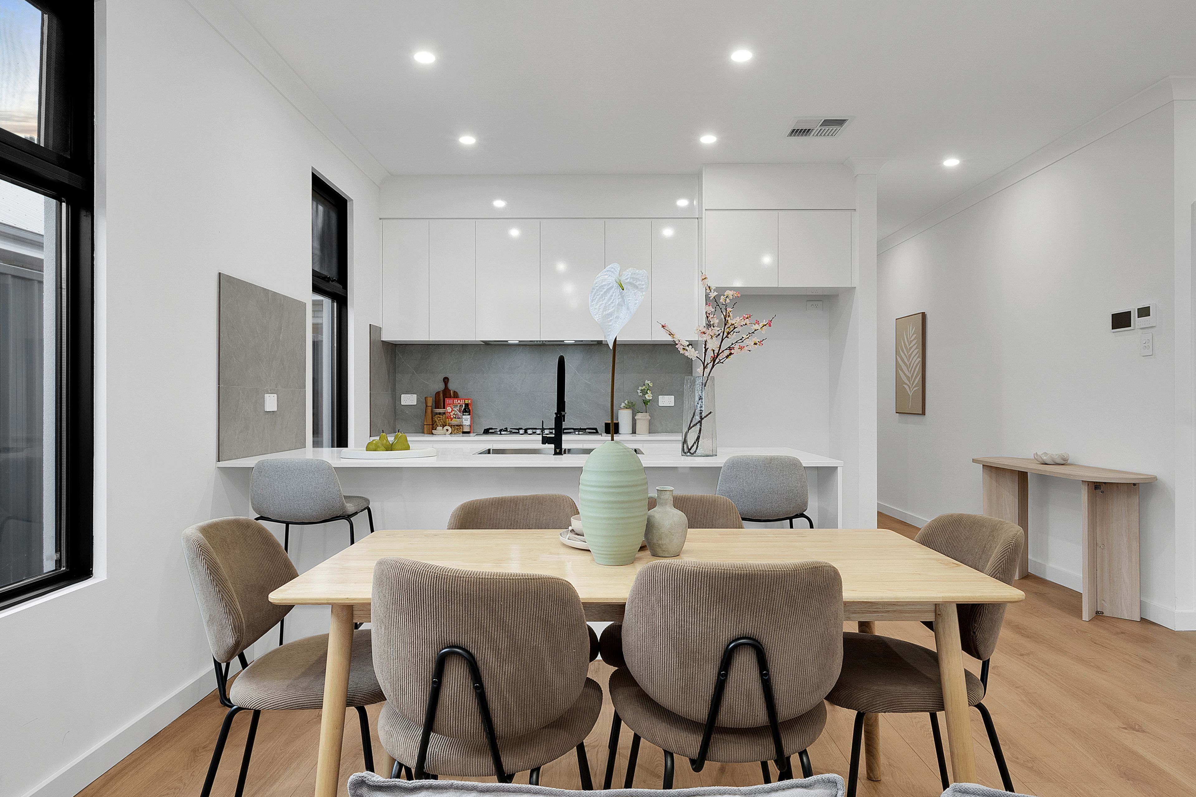 18 Amelie Avenue — photo 4 of 28