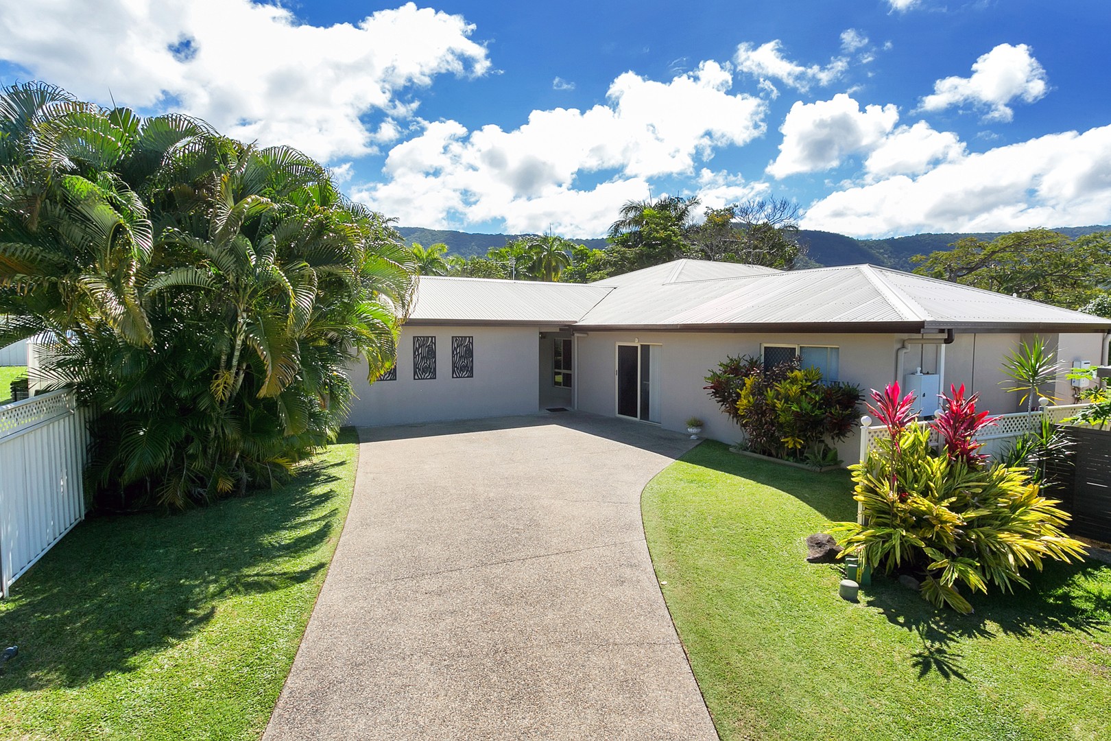 18 Plaintain Street, Kewarra Beach, QLD 4879
