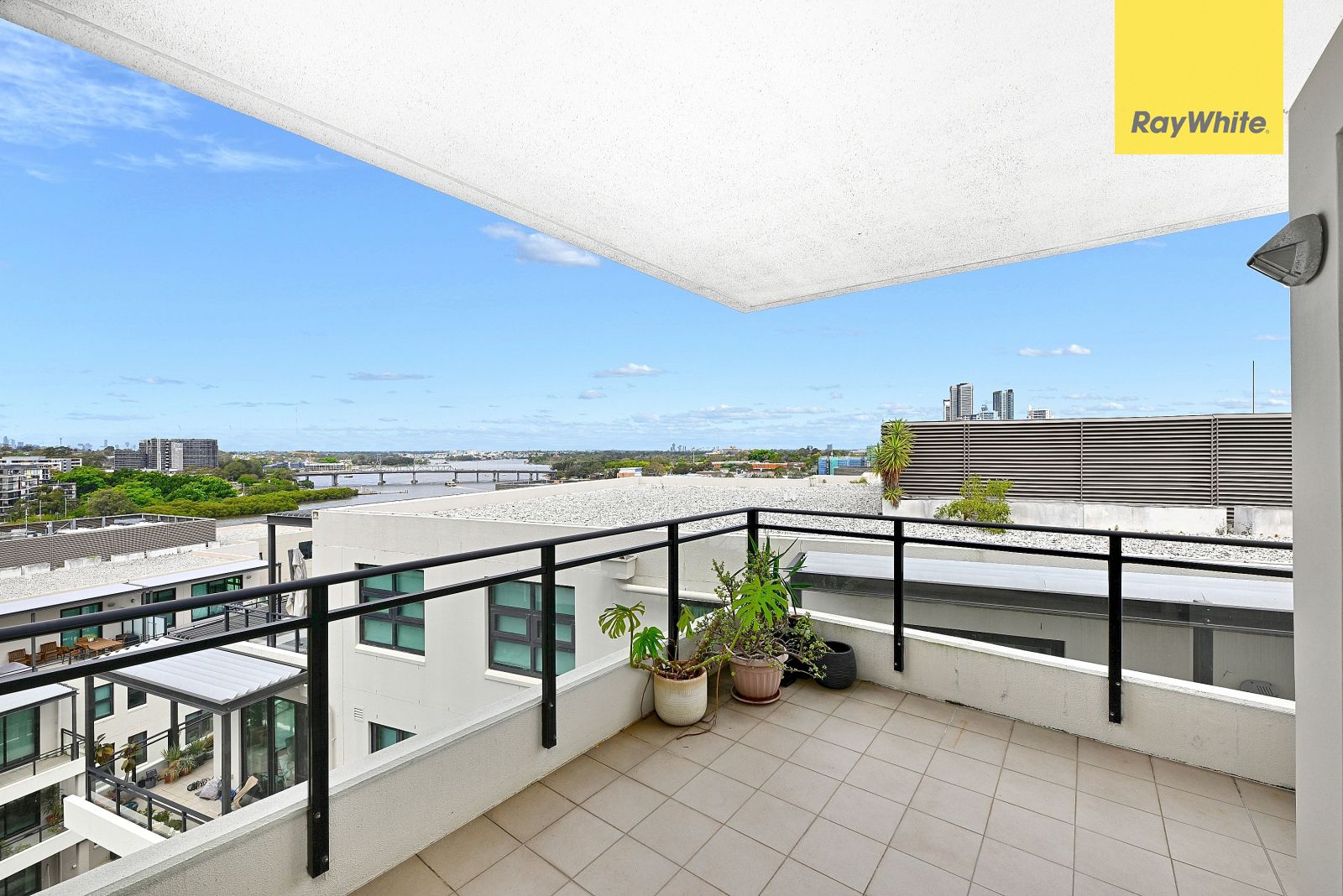 18/11 Bay Drive — photo 4 of 13