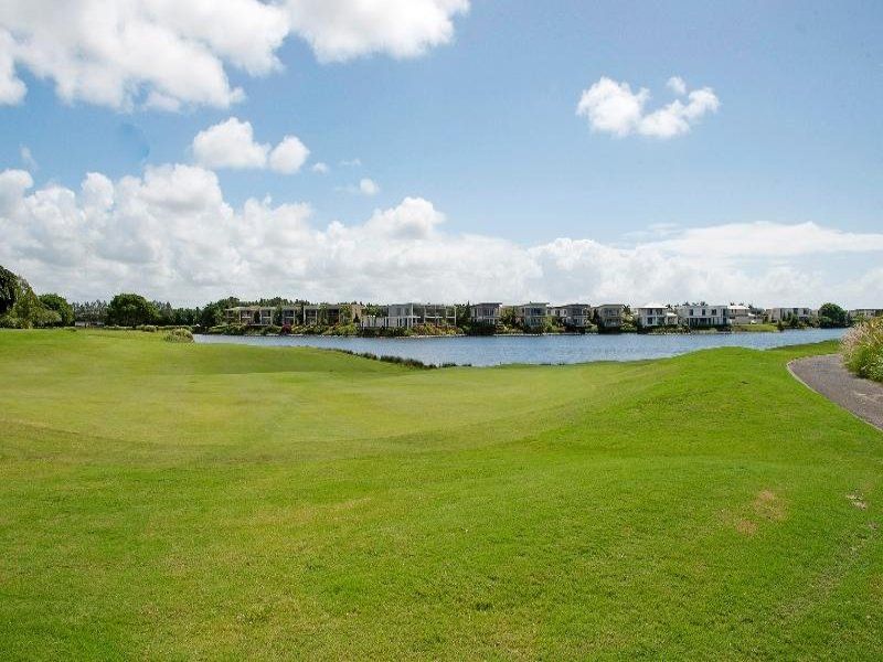 8433 Magnolia Drive East, Hope Island, QLD 4212