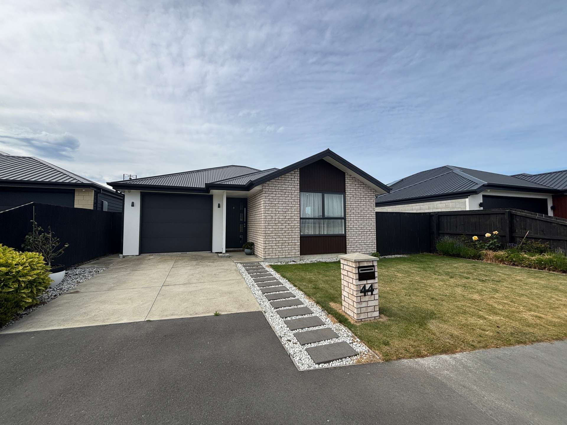 44 Manakura Street photo 0