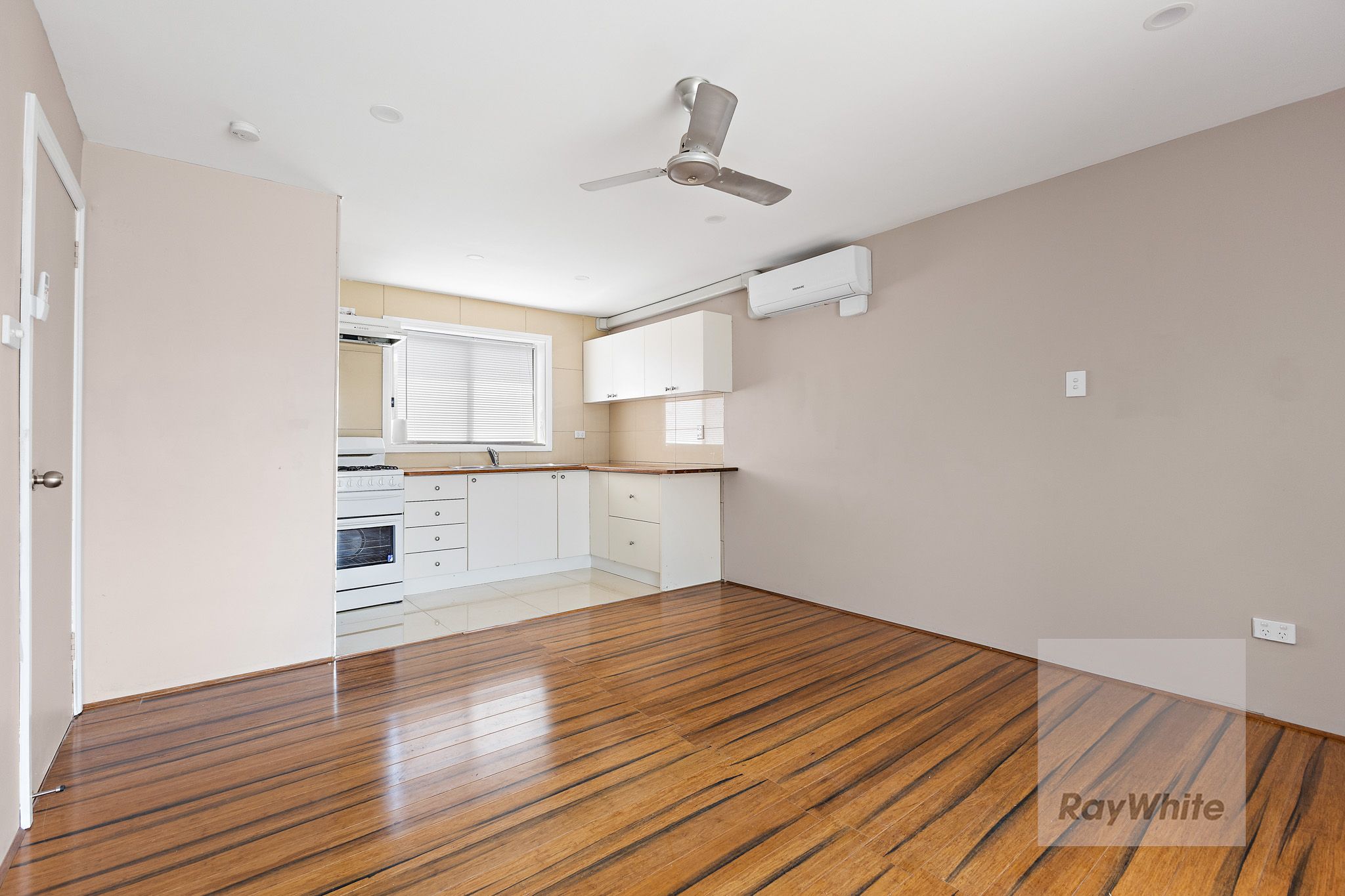 13/1657-1659 Sydney Road — photo from Ray White Bundoora