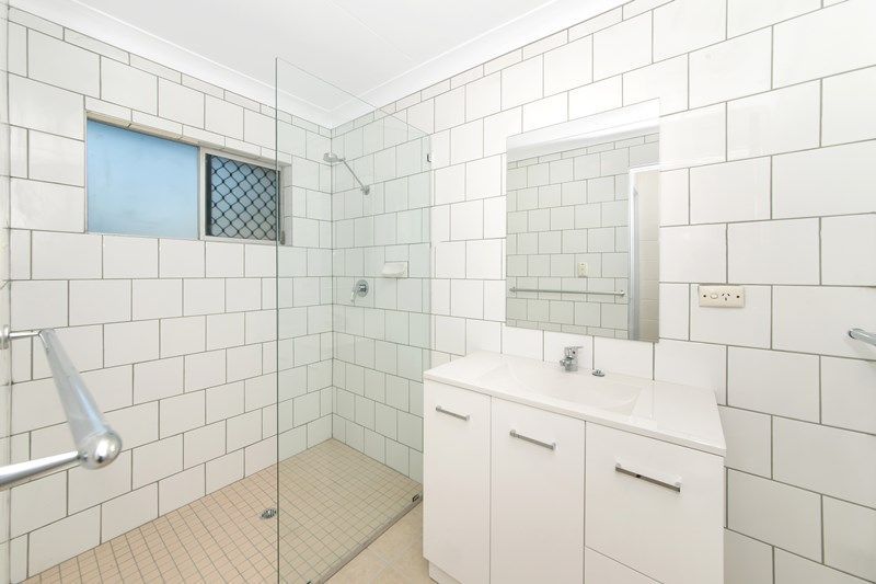 2/10 Louise, Cranbrook, QLD 4814