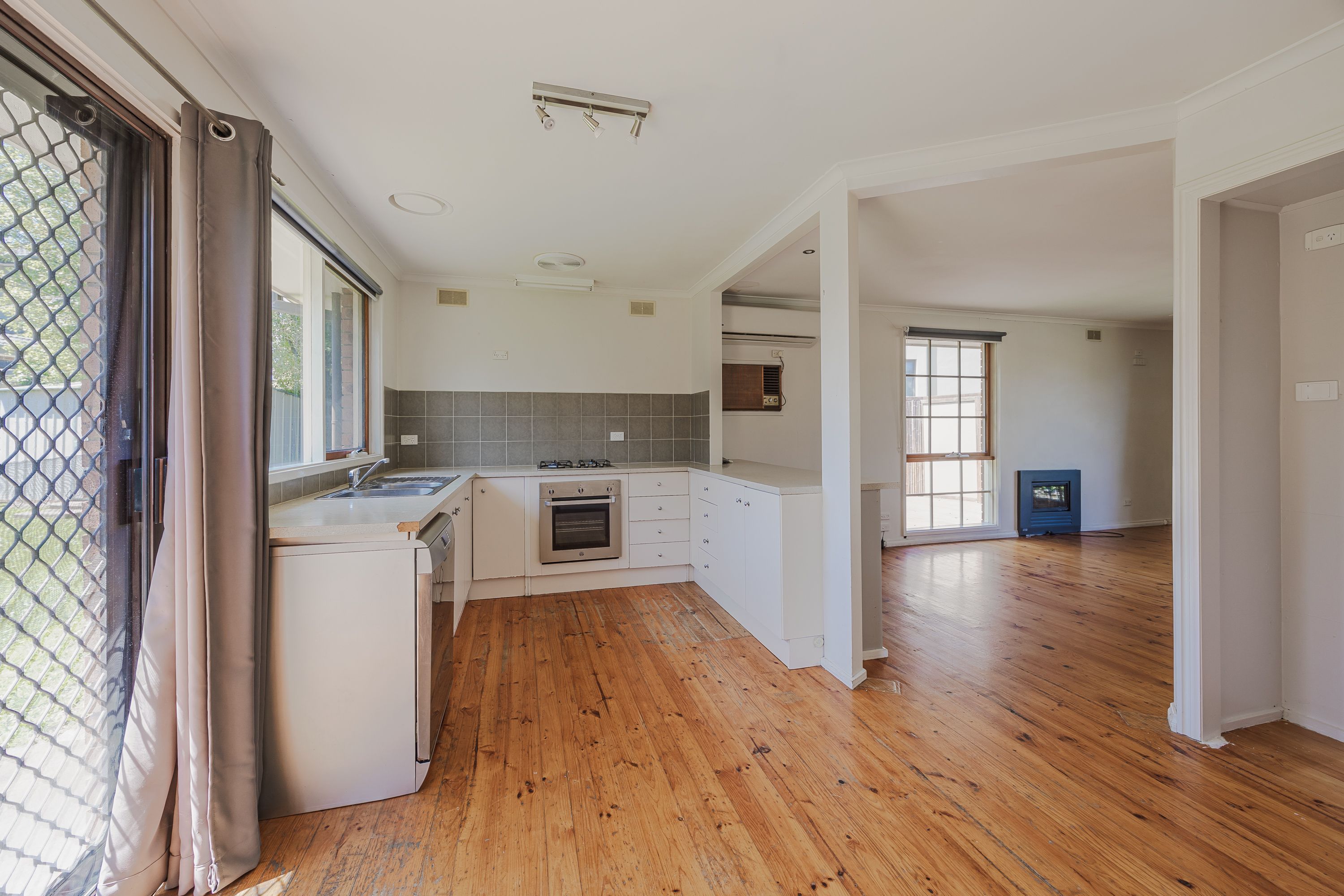 4 Tanunda Close, Scoresby, VIC 3179