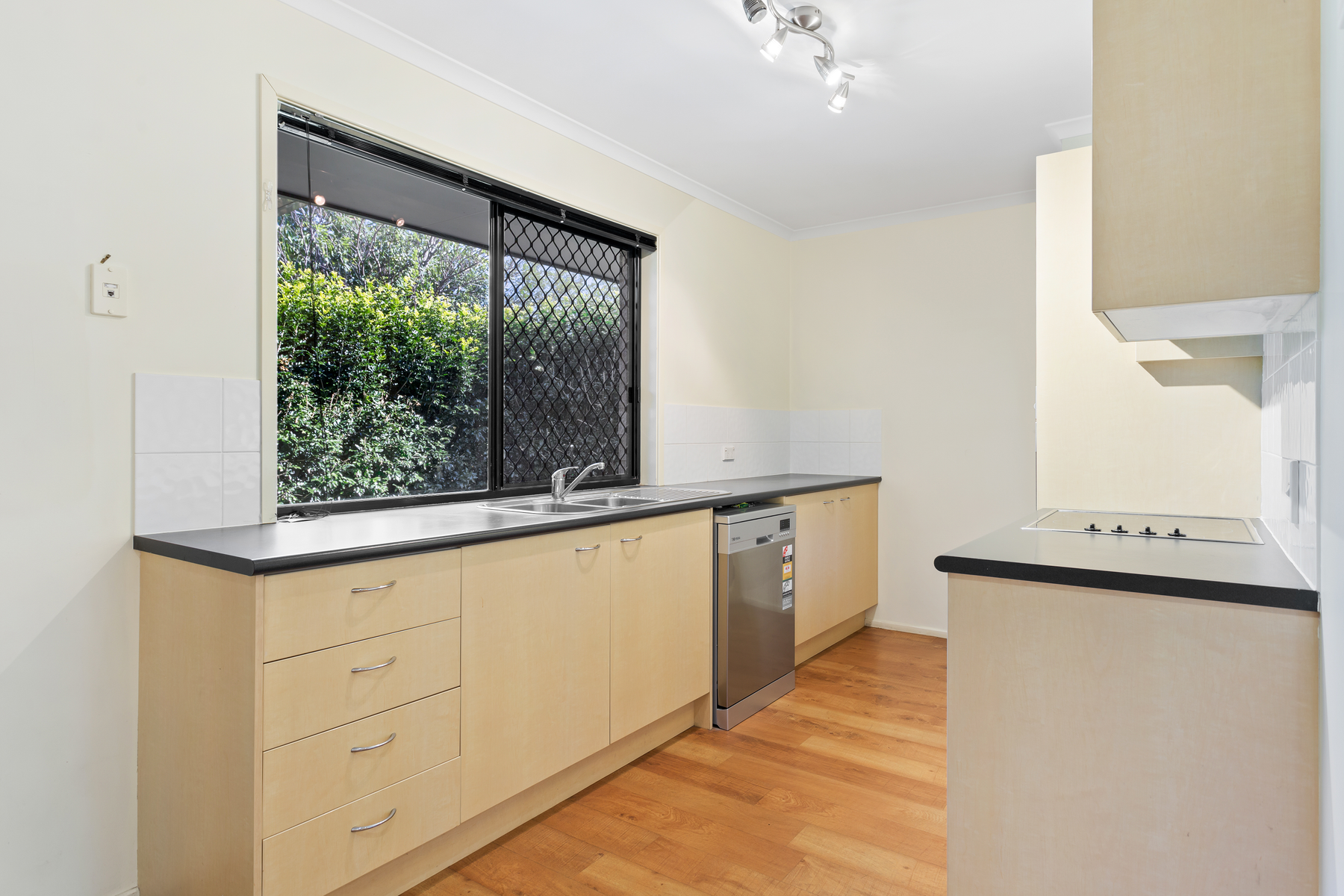 2/288 Alderley Street, Centenary Heights, QLD 4350