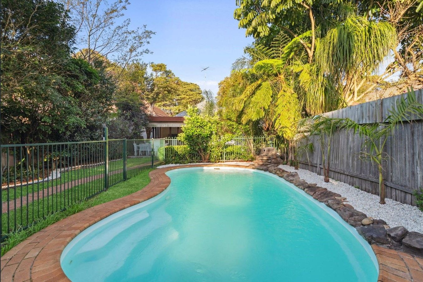 11 Hugh Street — photo 12 of 12