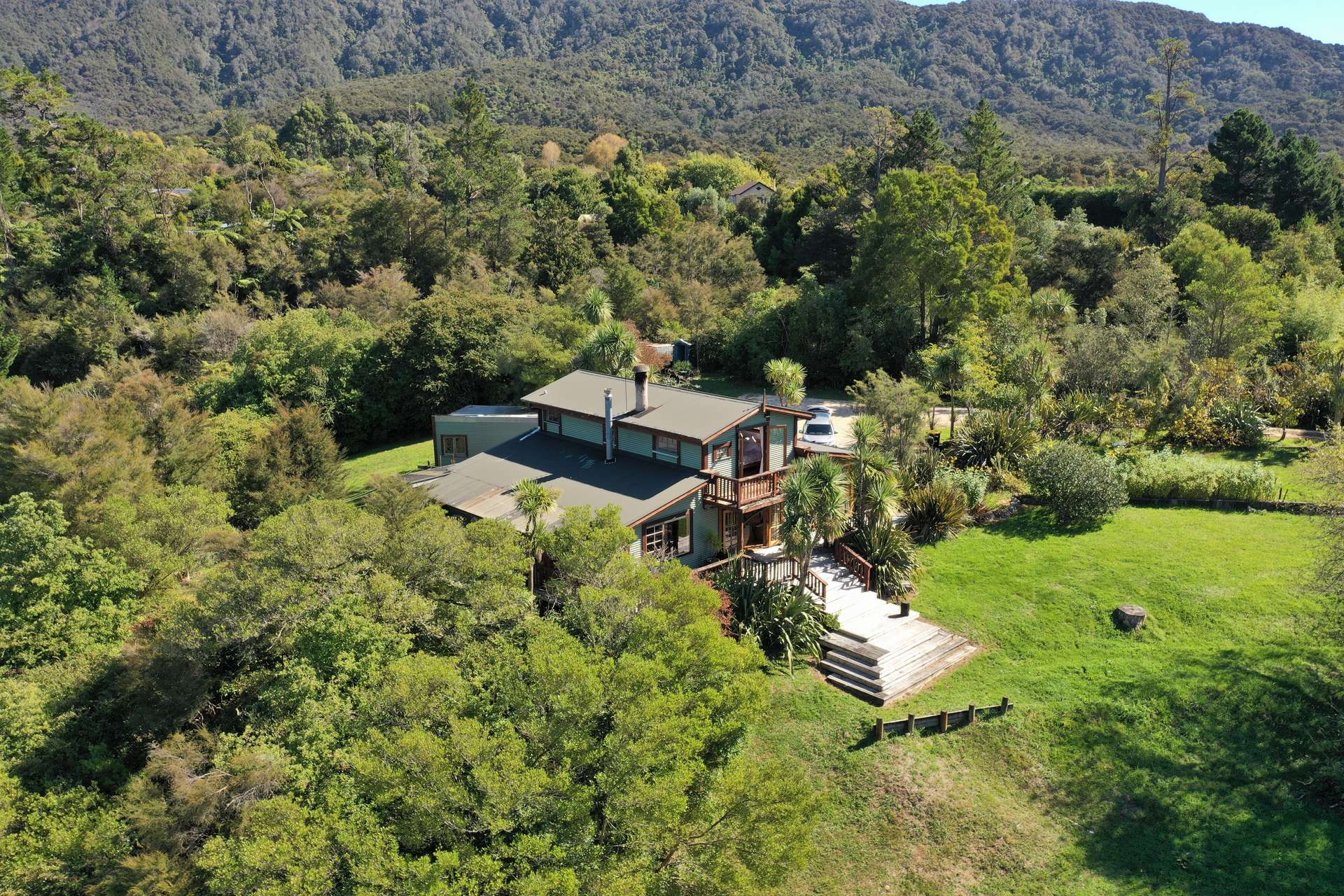 1187 Takaka-Collingwood Highway photo 1