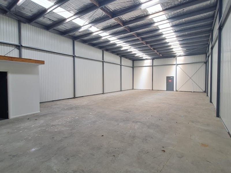 2/14 Coronet Street, Wendouree, VIC 3355