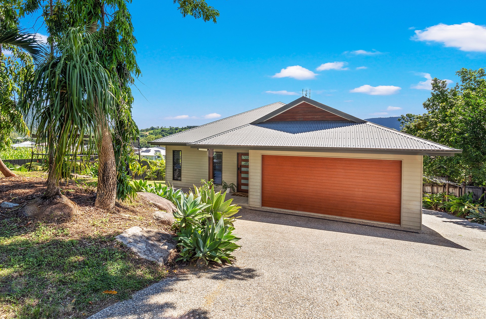 14 Tanika Road, Cannonvale, QLD 4802