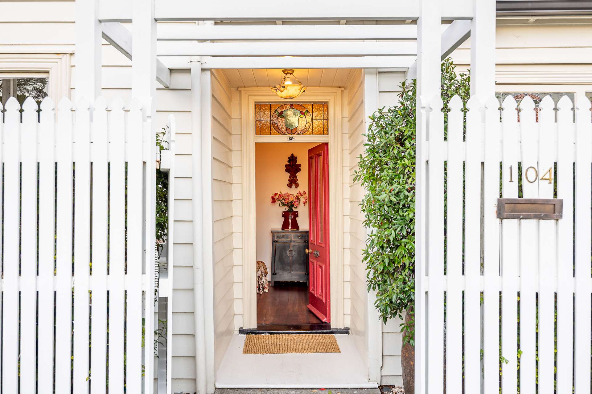 104 Bassett Road photo 3