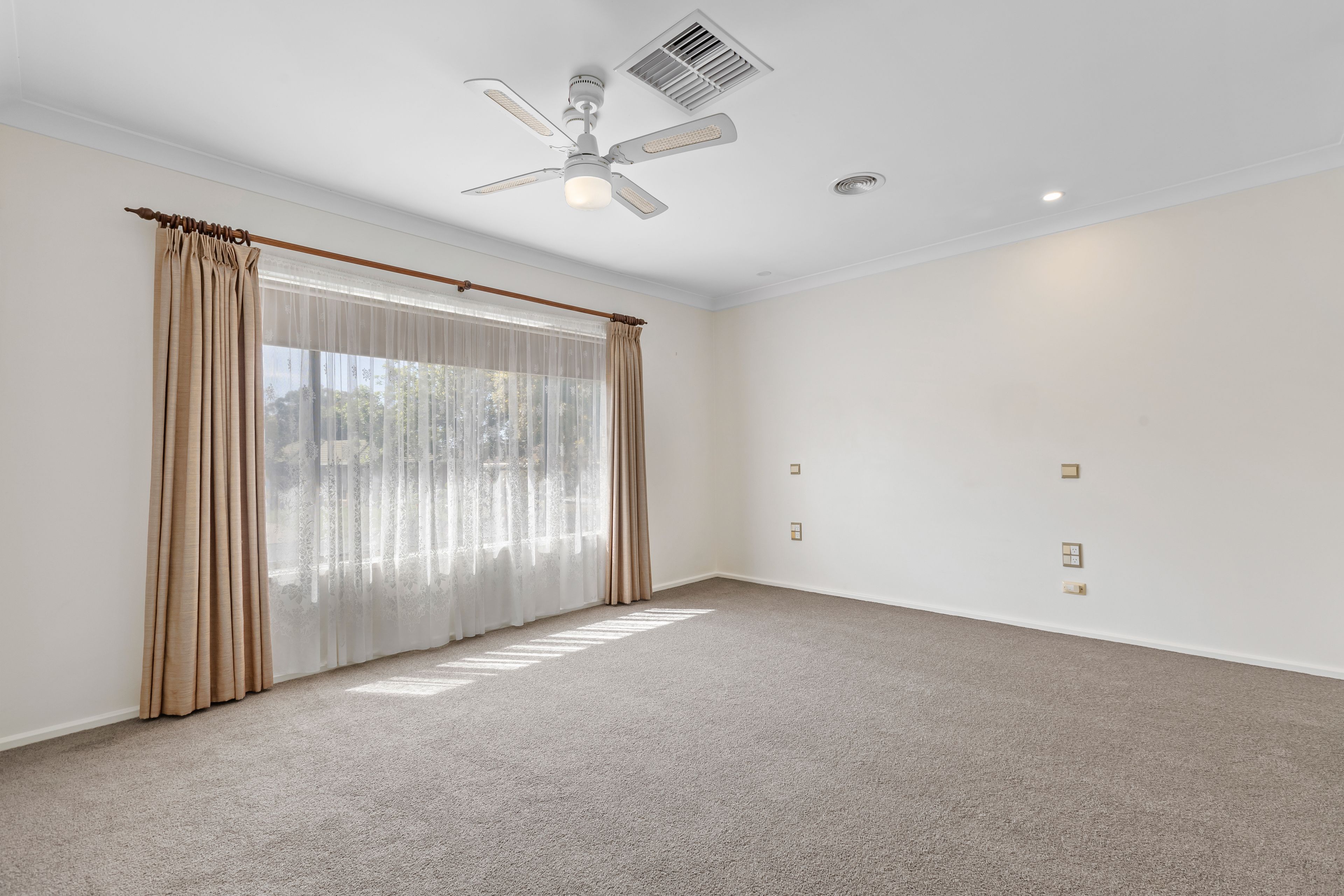 1/30 Pugsley Avenue — photo 6 of 16