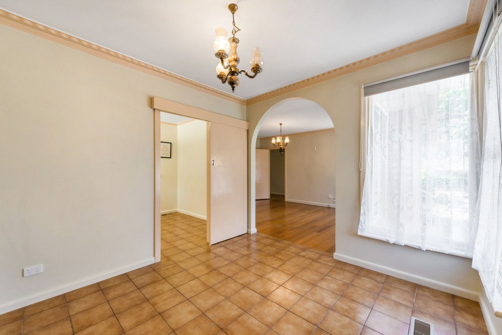 15 Laughlin Avenue — photo 3 of 7