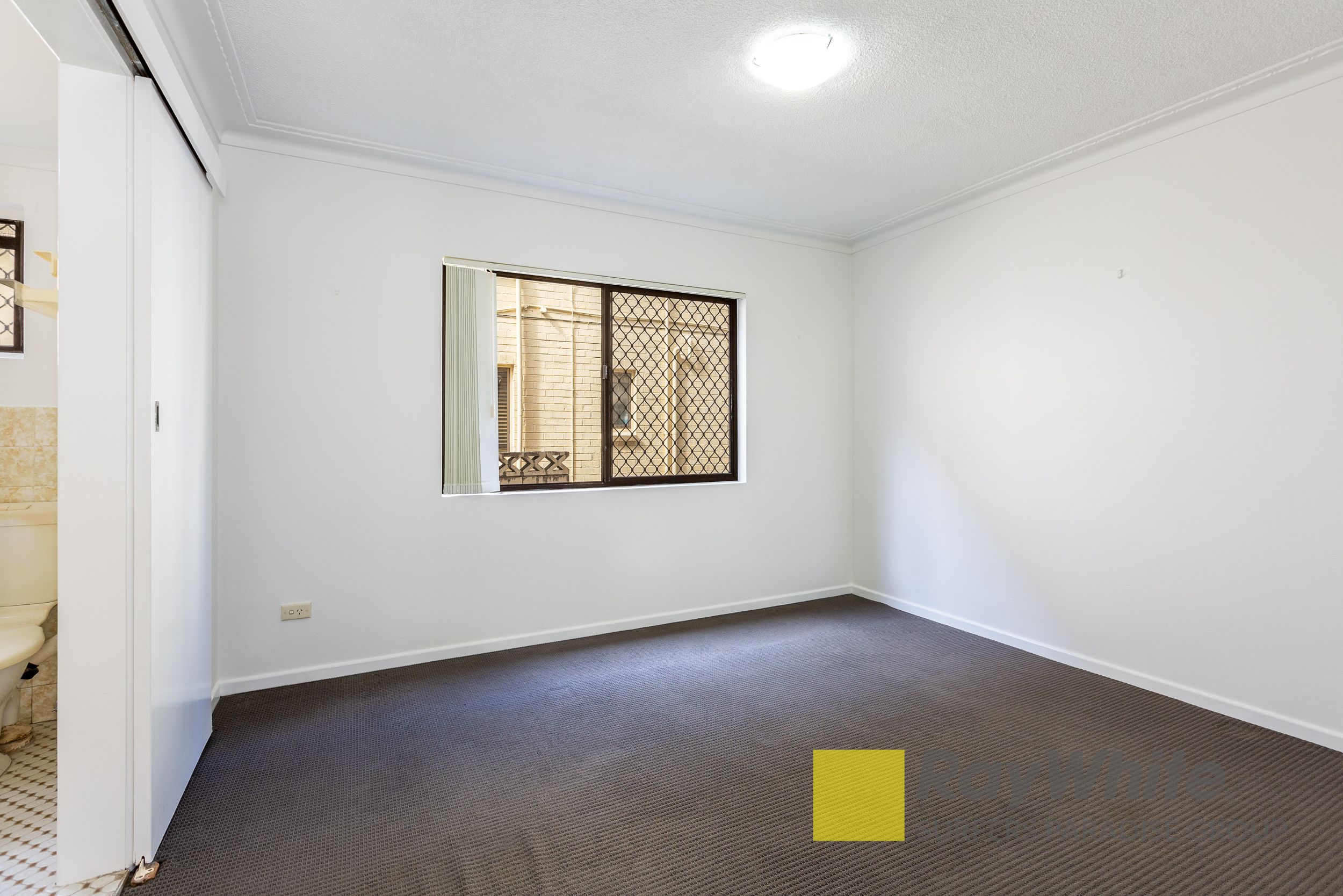 1/25 Thomas Drive — photo 5 of 10