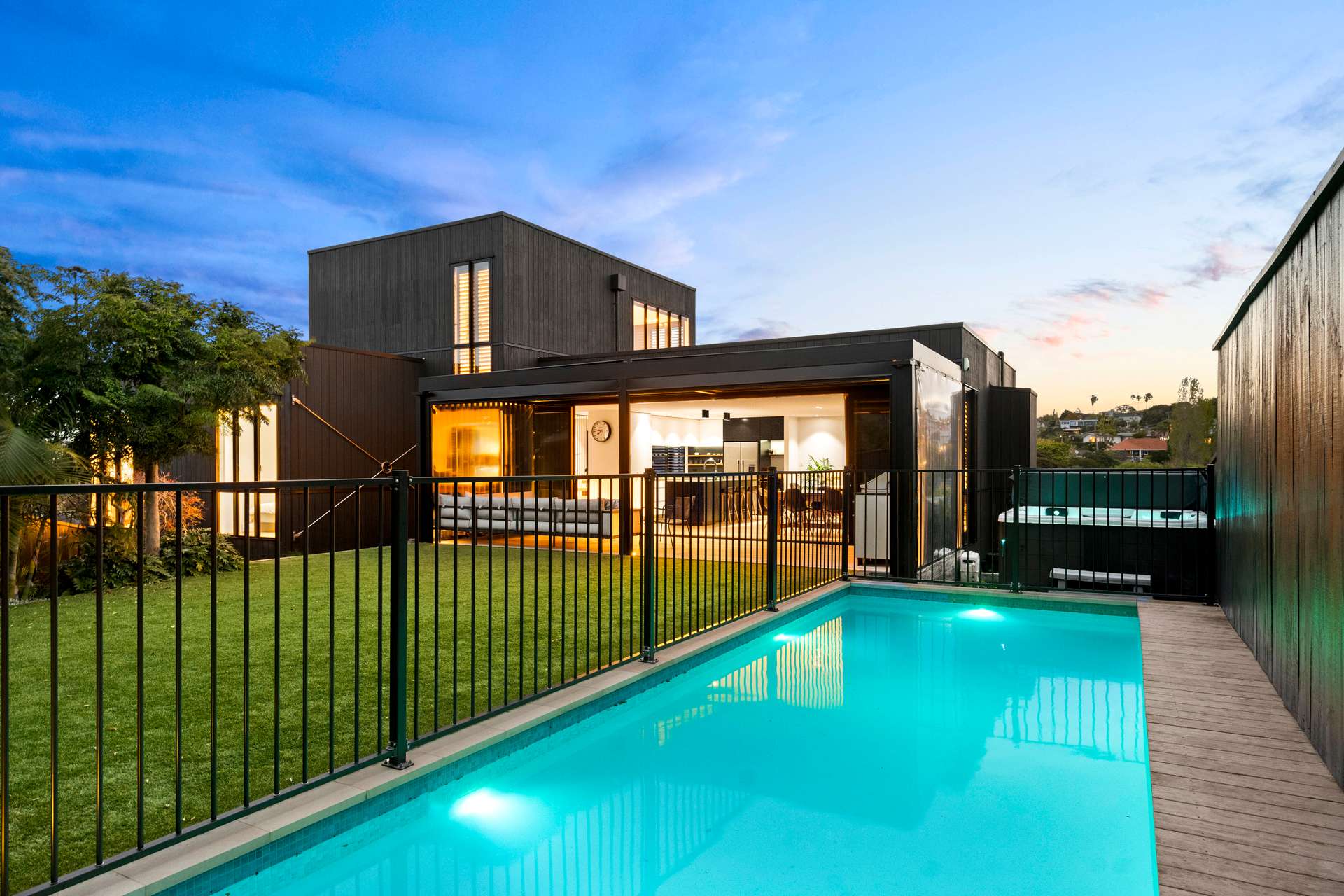 43 Rawhitiroa Road photo 1
