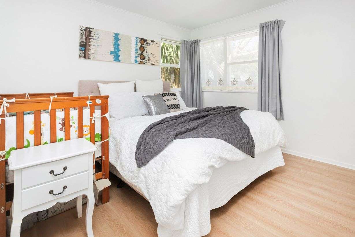 10 Hobart Crescent photo 6