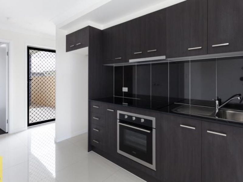 2/8 Ward Street, Flinders View, QLD 4305
