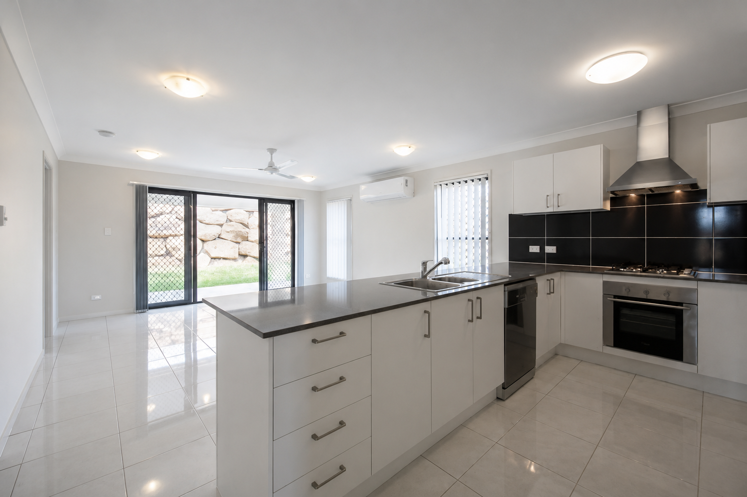 48 Sandalwood Crescent — photo 5 of 11