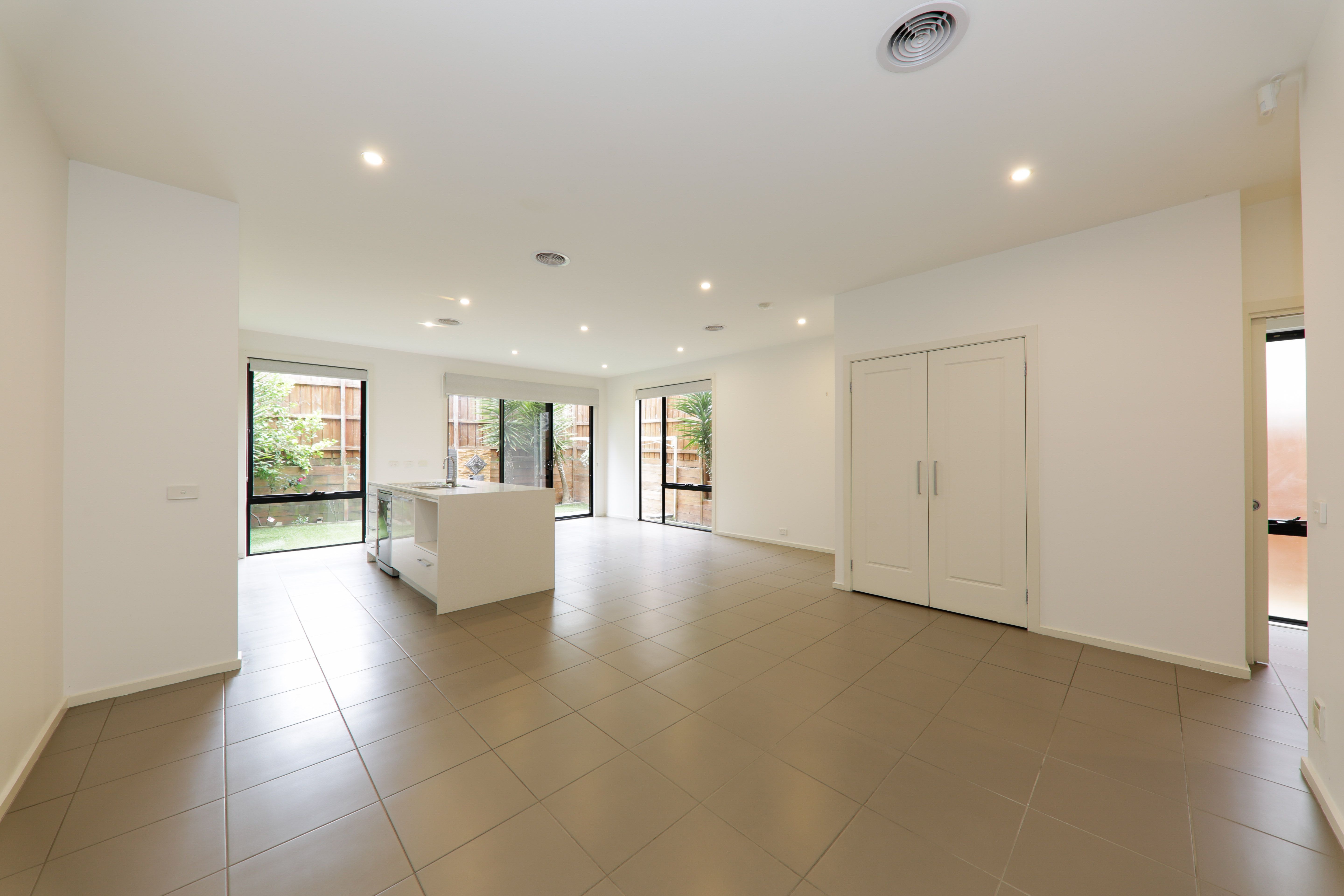 2 Burn Nar Look Drive, Burwood, VIC 3125