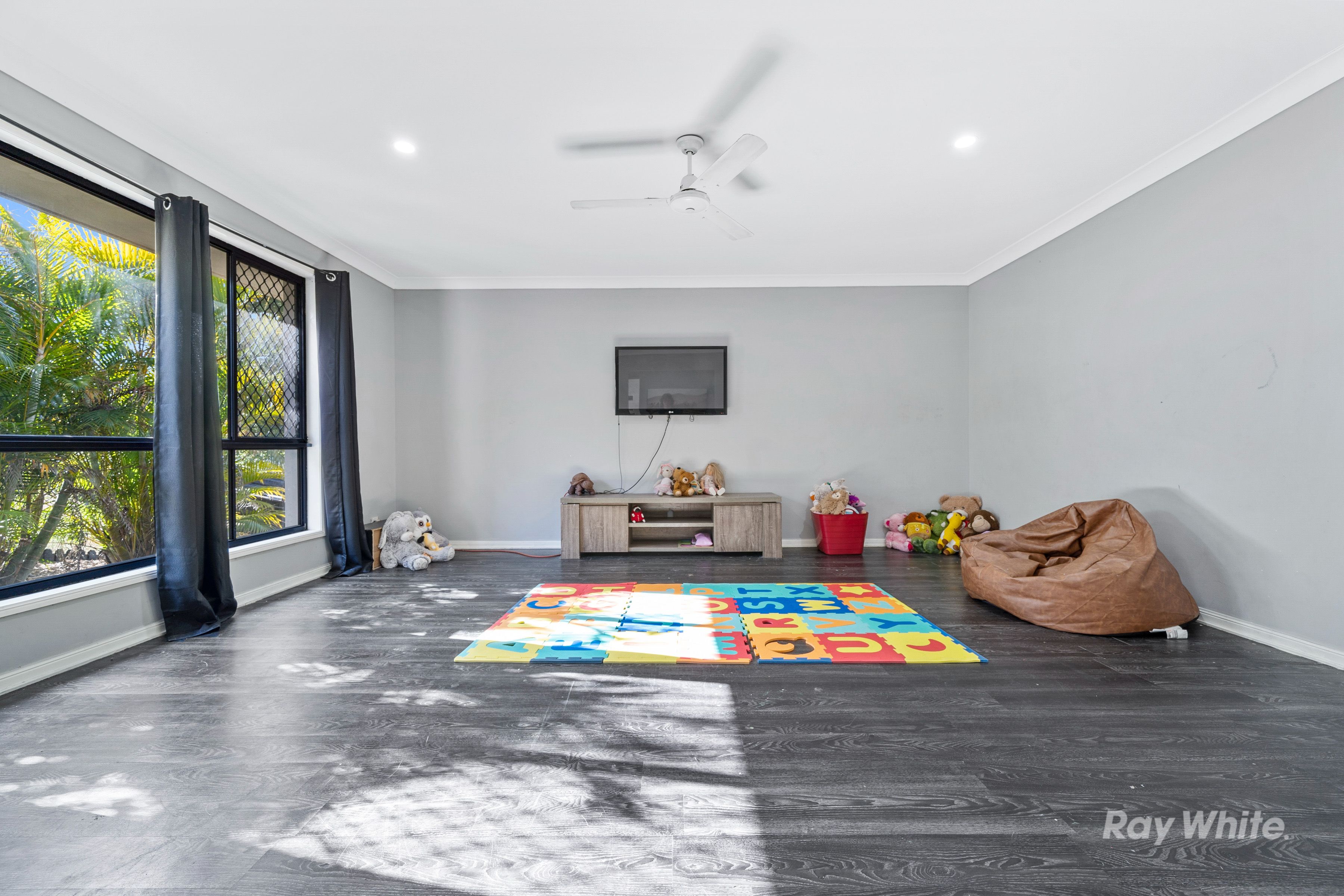 16 Crescendo Place, Crestmead, QLD 4132