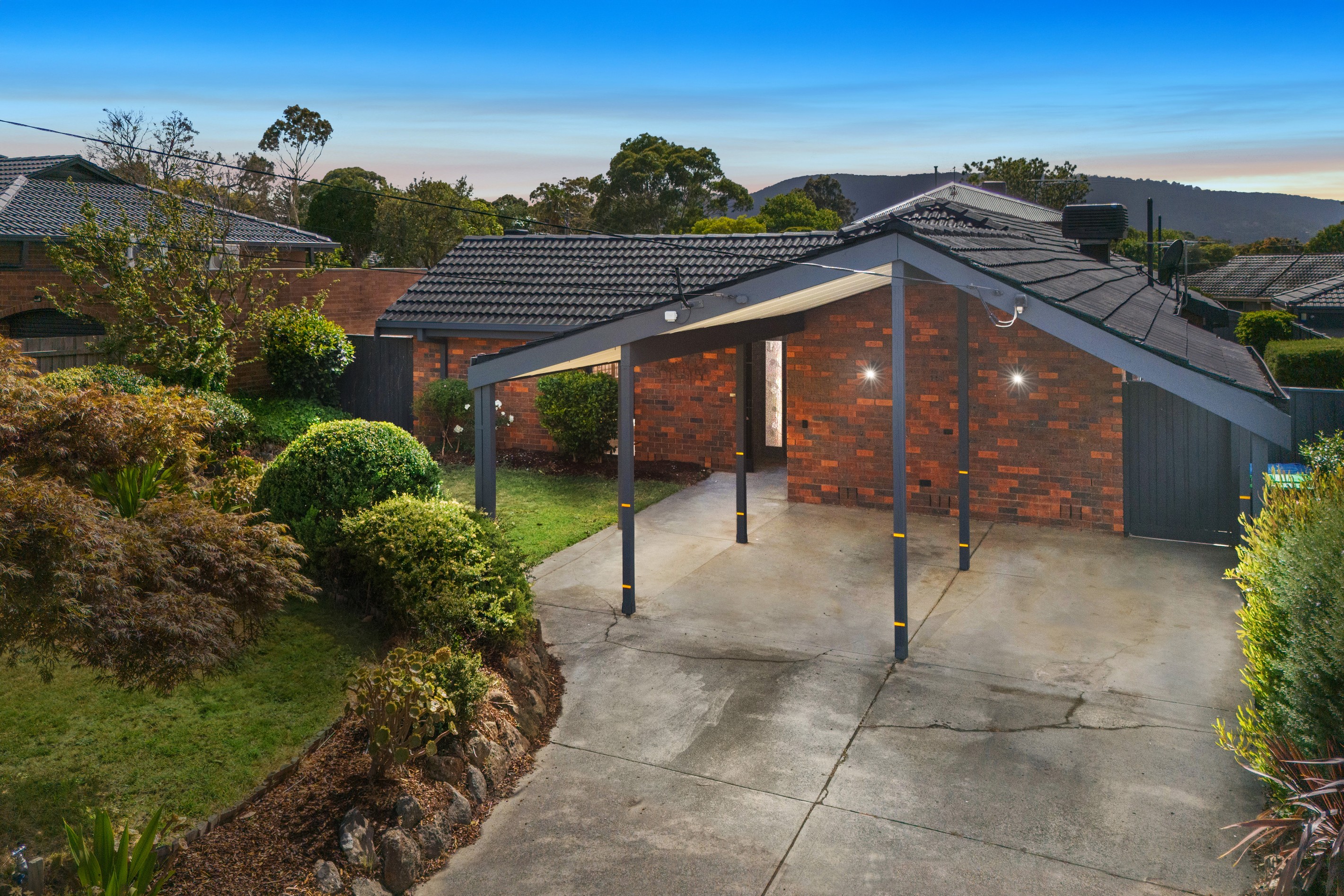 11 Folkstone Crescent, Ferntree Gully, VIC 3156