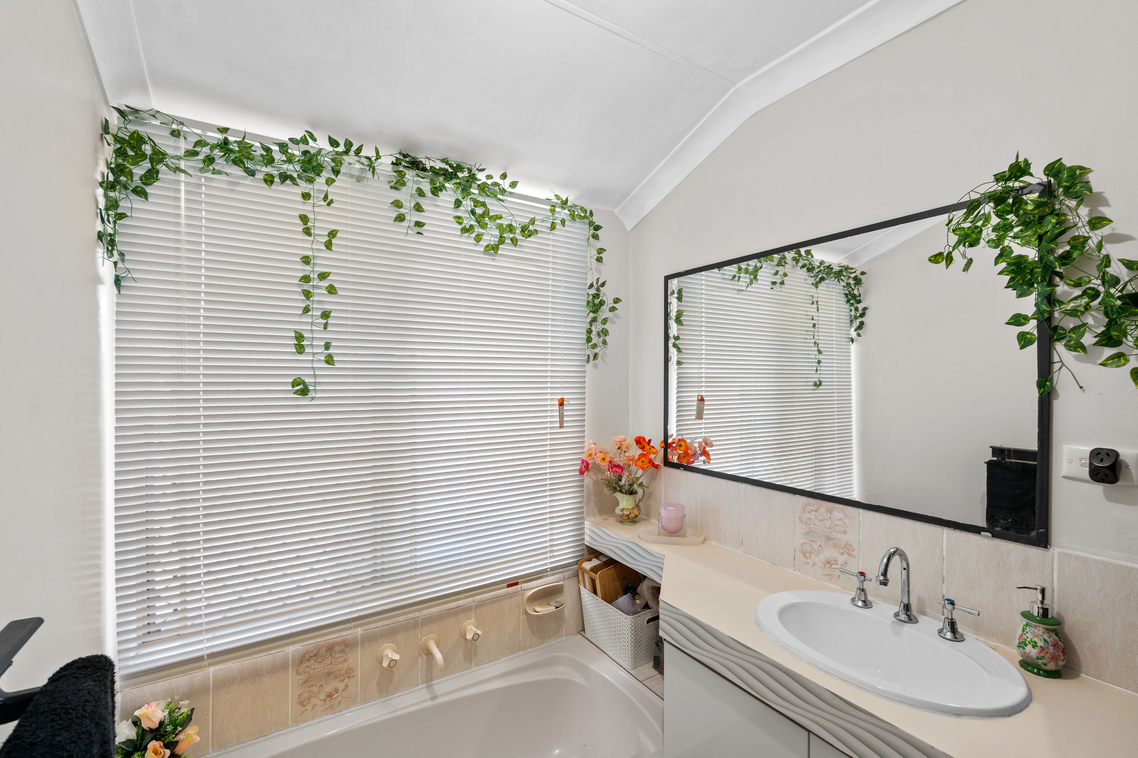 18 DURACK Crescent — photo 16 of 23