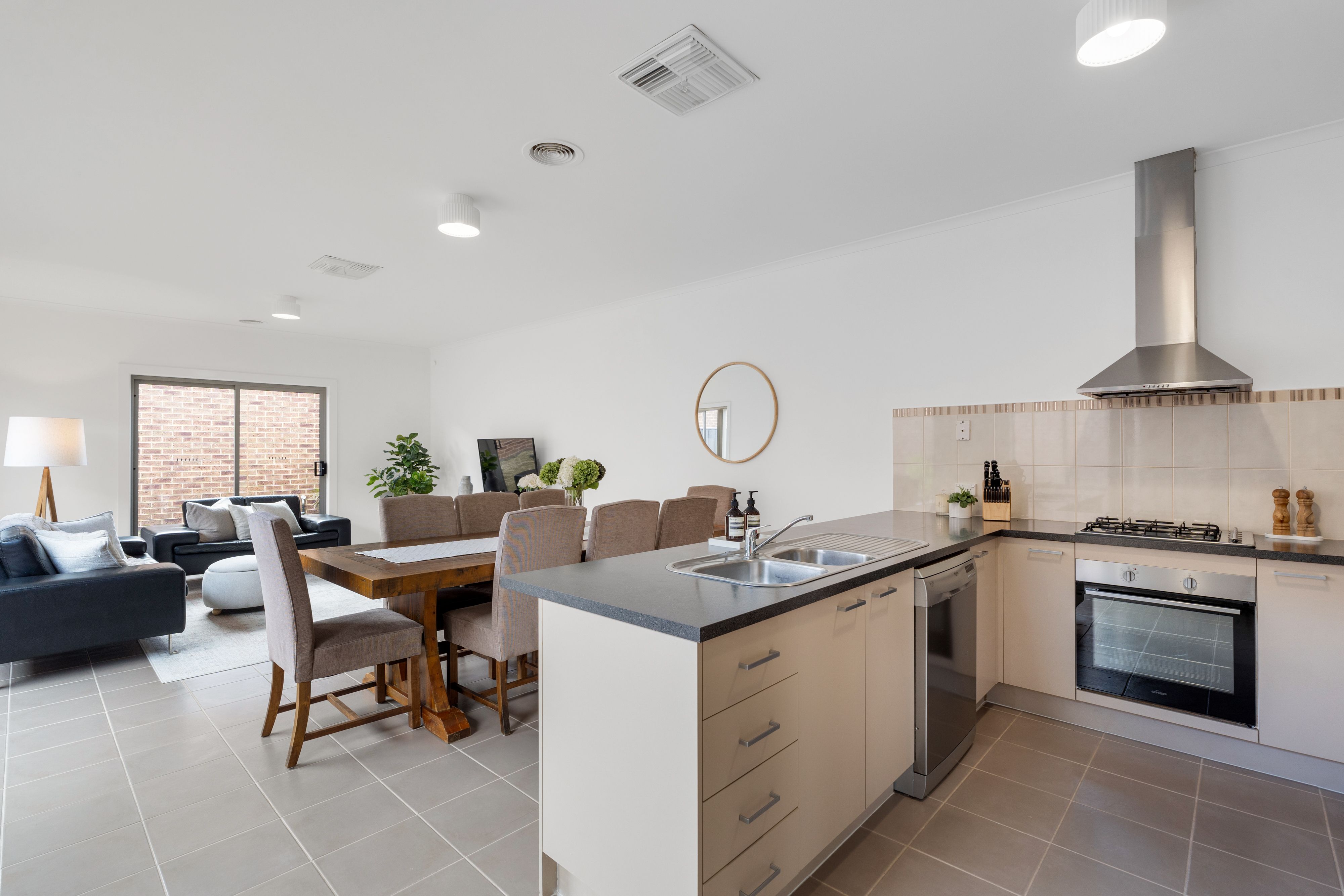 11 Yorkshire Terrace — photo 8 of 16