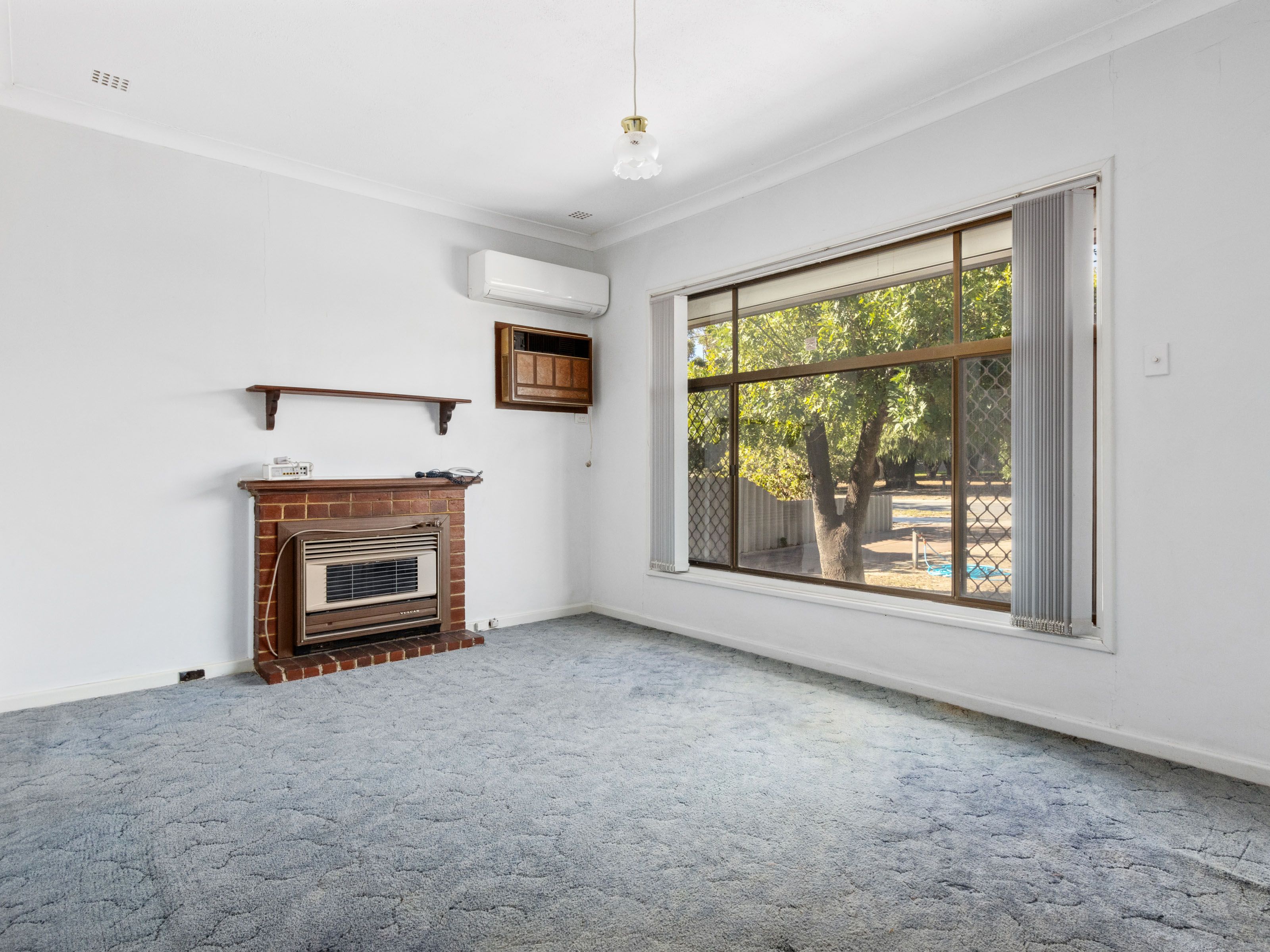 2 Godfrey Street, Queens Park, WA 6107