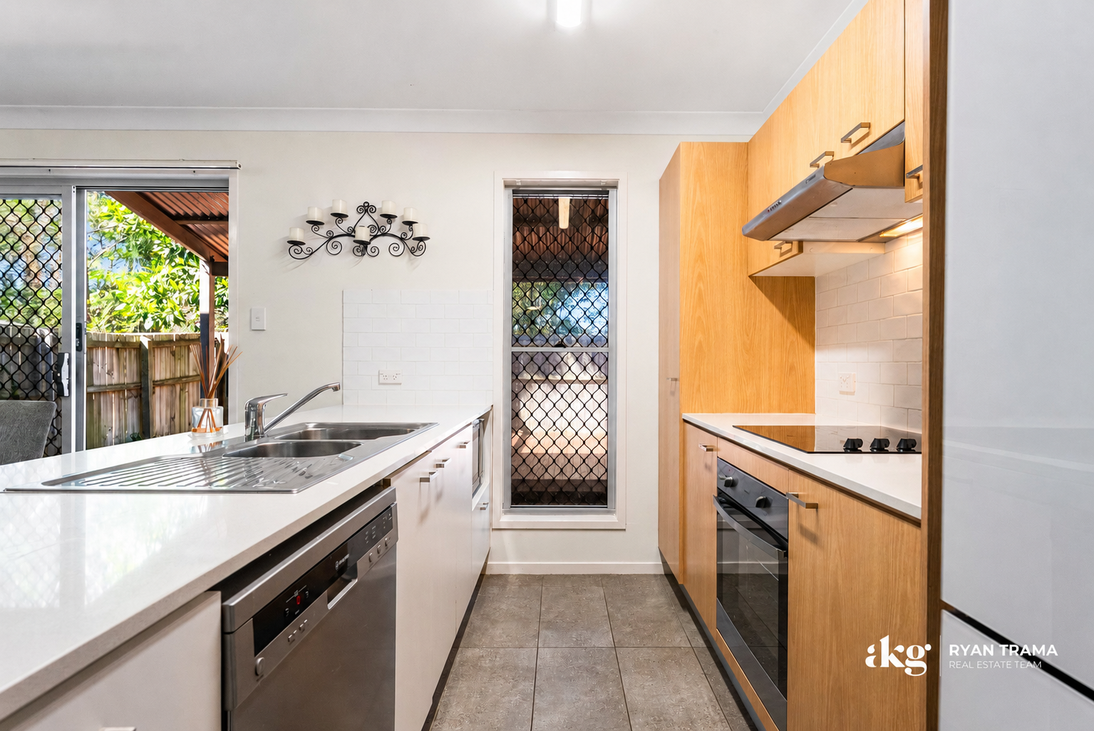33/104A River Hills Road — photo 5 of 19