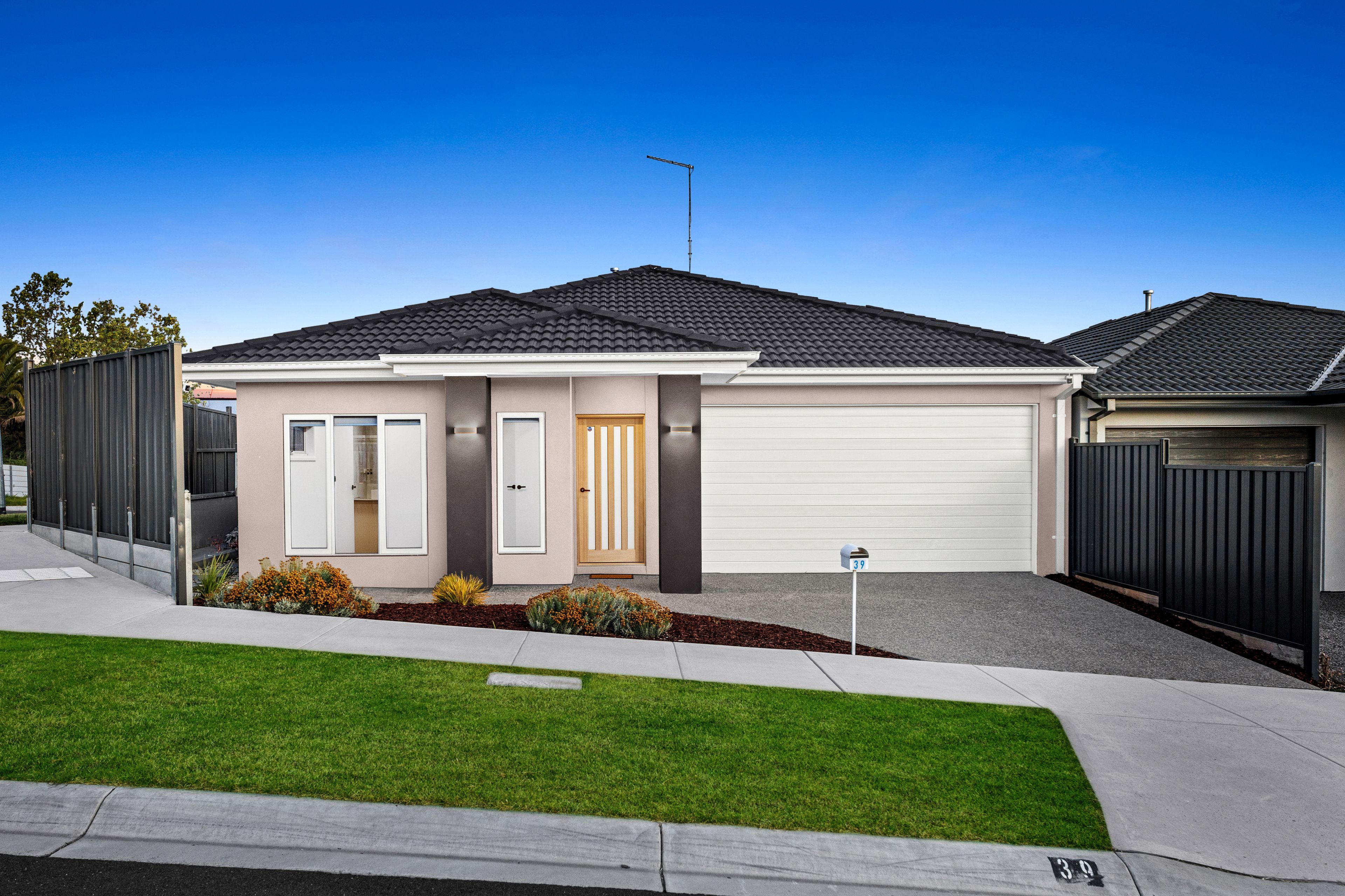 39 Dangelo Avenue, Officer, VIC 3809