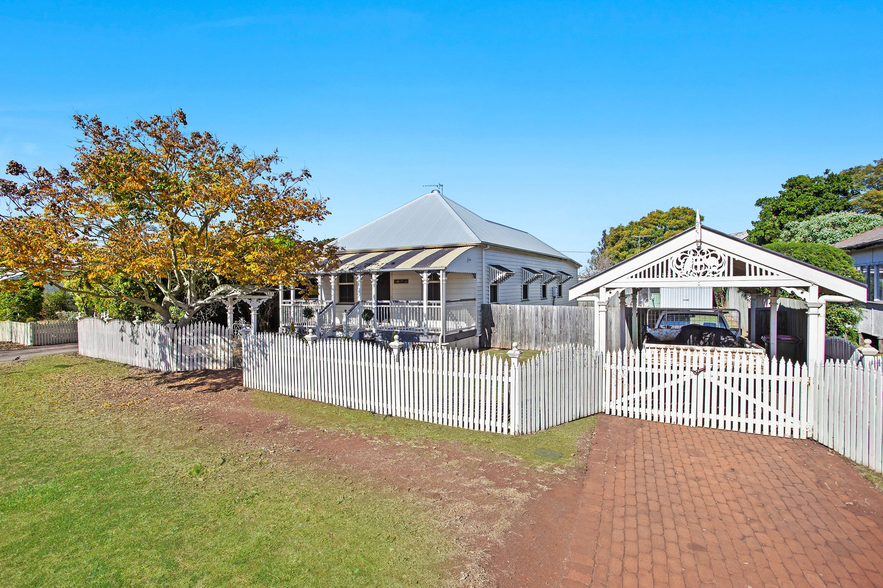 10 Albert Street, Newtown, QLD 4350