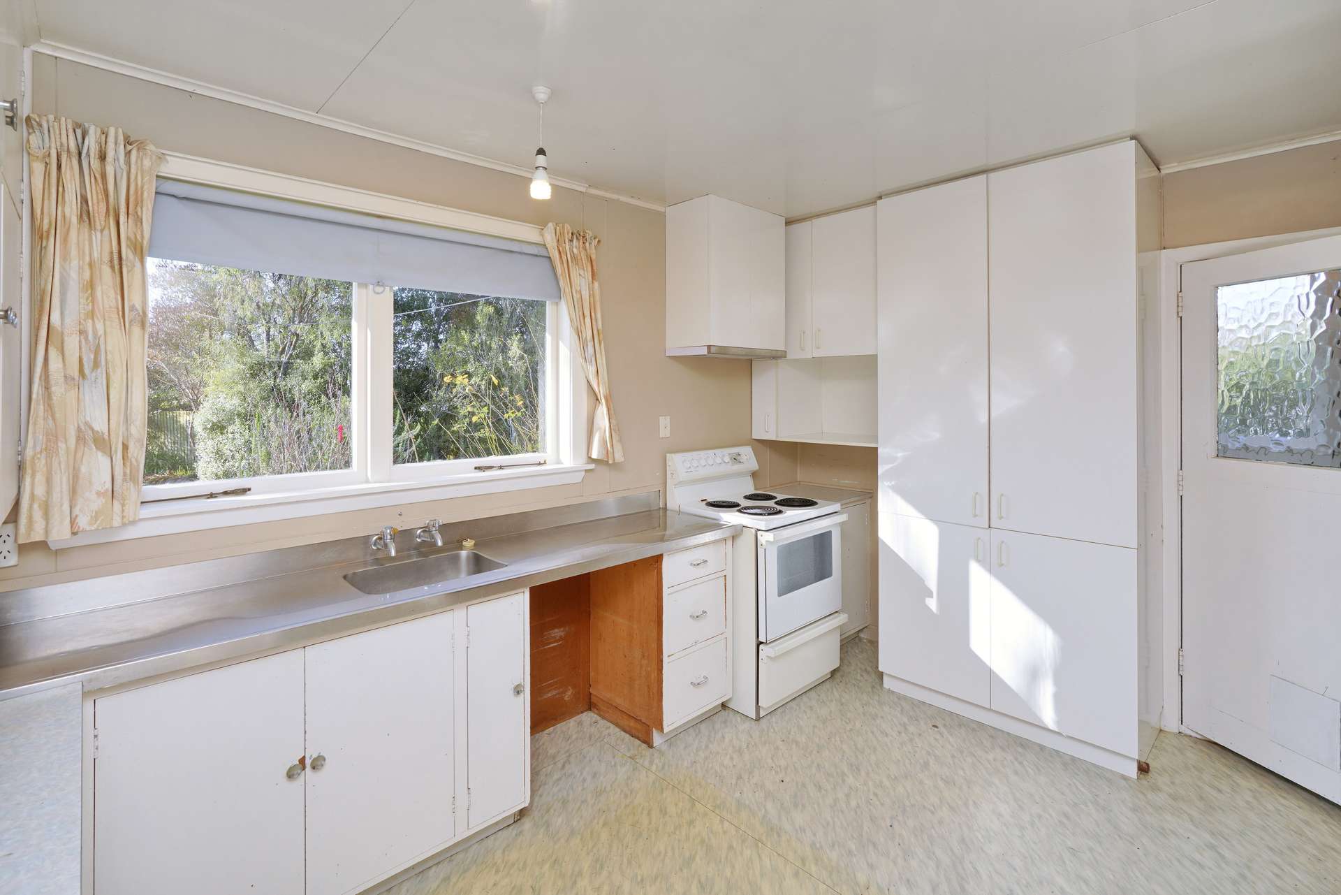 813 Loburn Whiterock Road photo 2