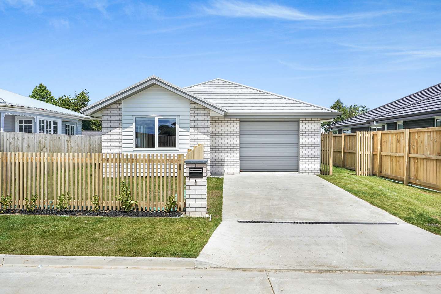 6 Vicarage Lane photo 24