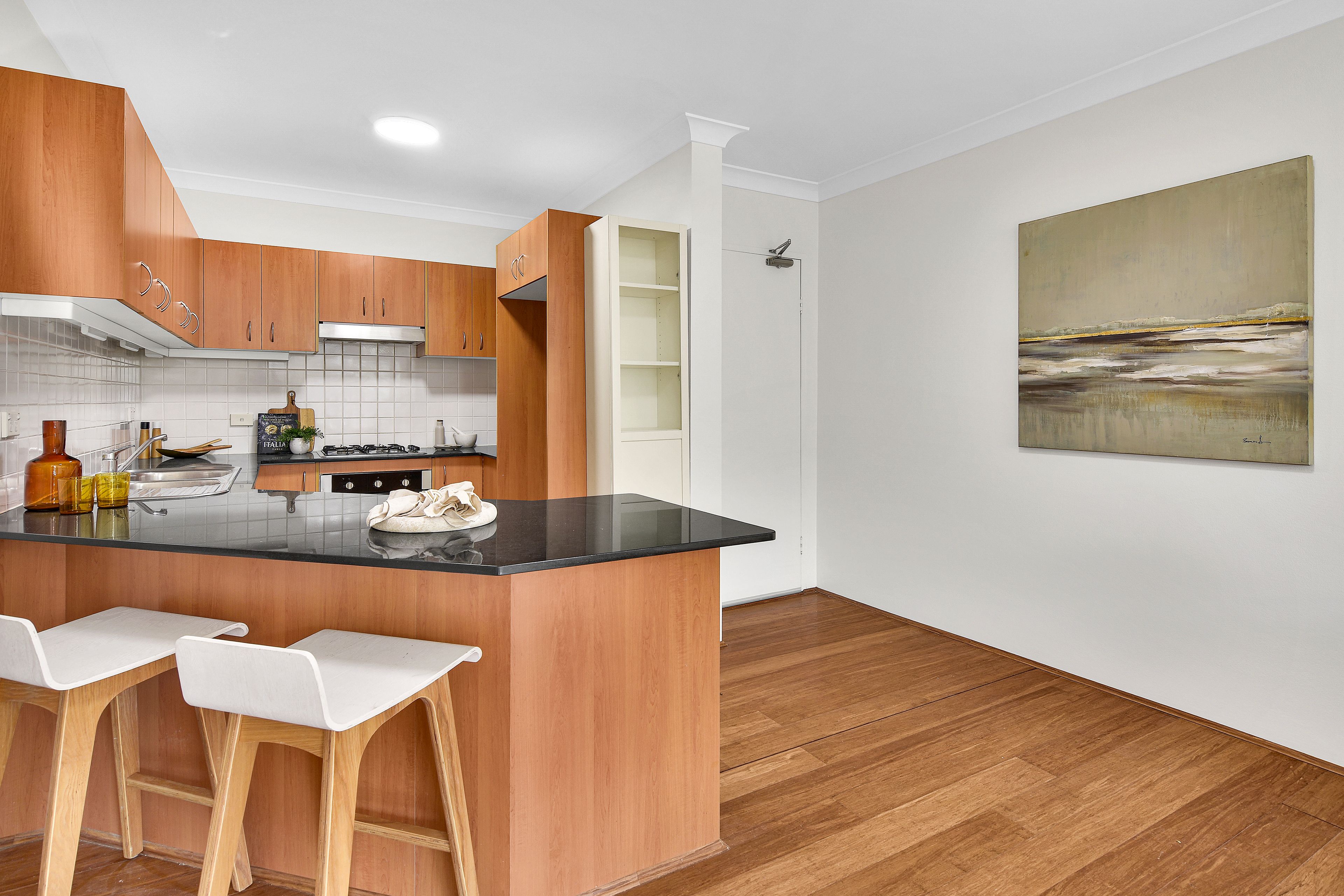 26/18 Cecilia Street — photo 4 of 8