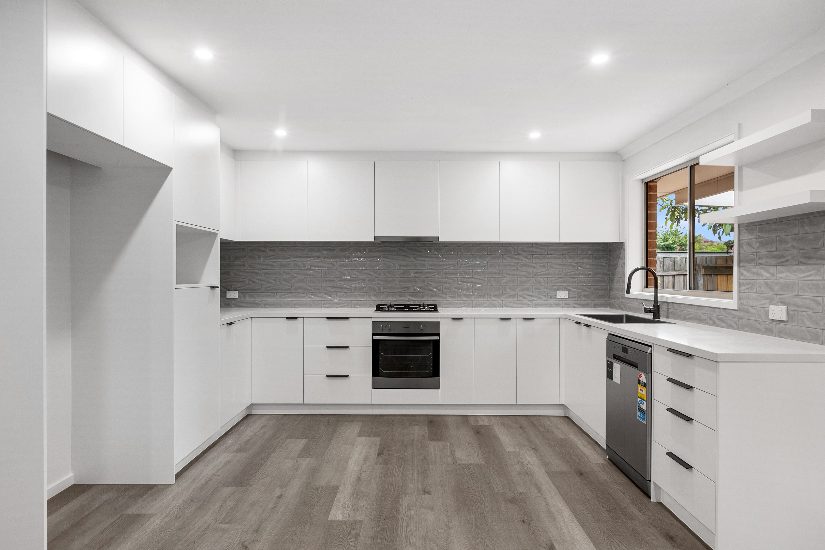 2/35 Kingsley Grove, Mount Waverley, VIC 3149