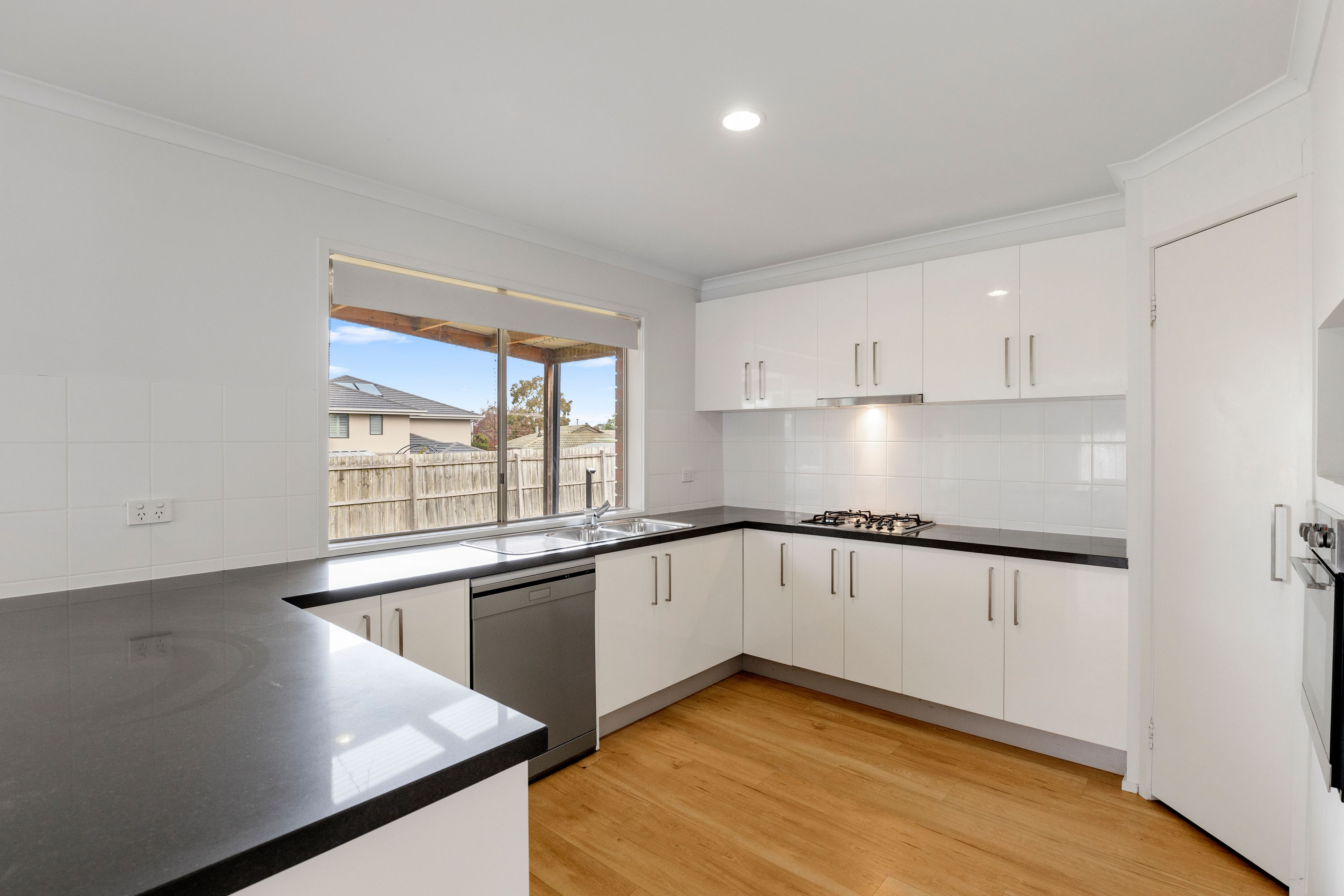 15 Loch Street, Ferntree Gully, VIC 3156