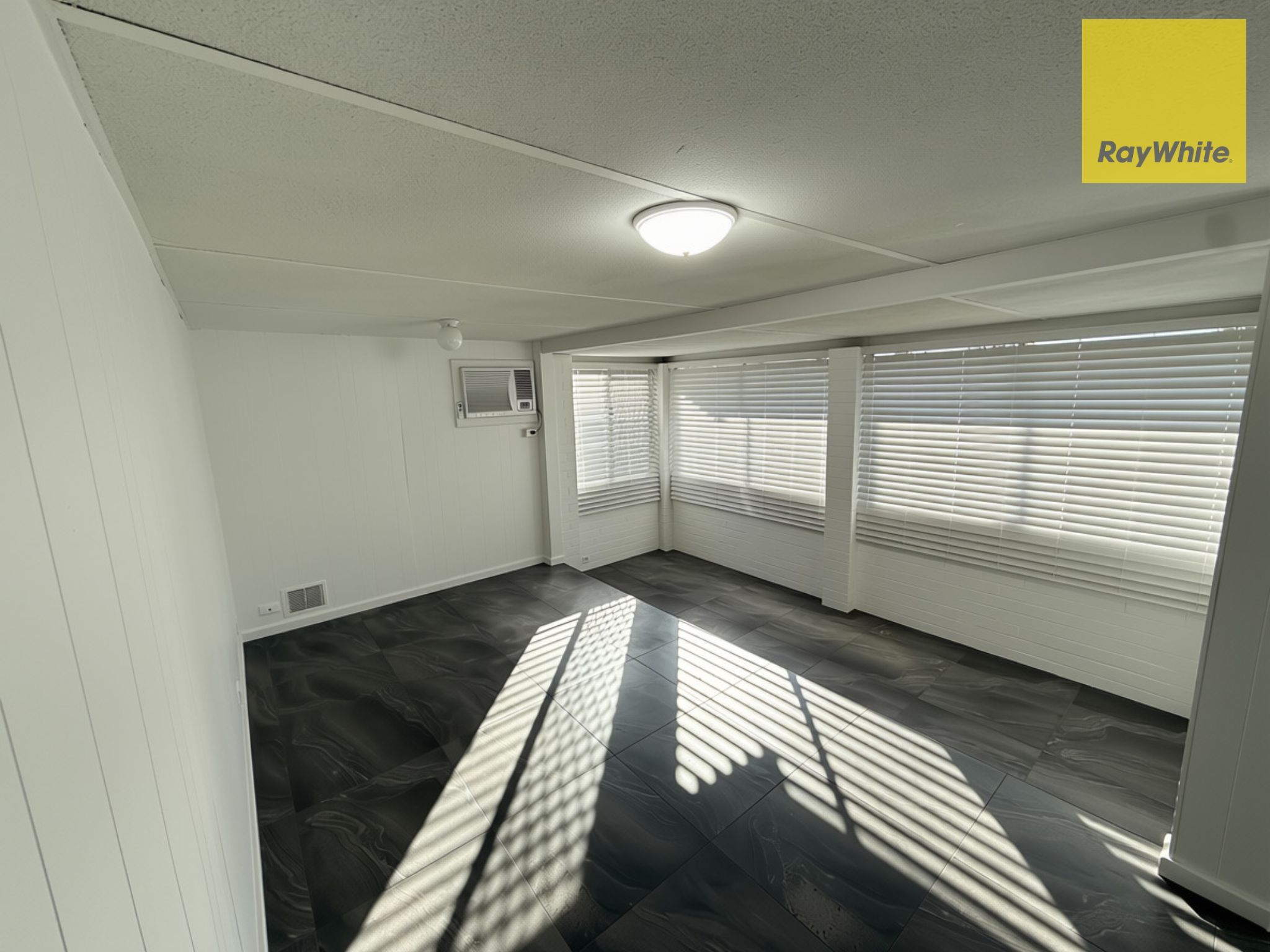 1/102 Hardy Road — photo 8 of 12