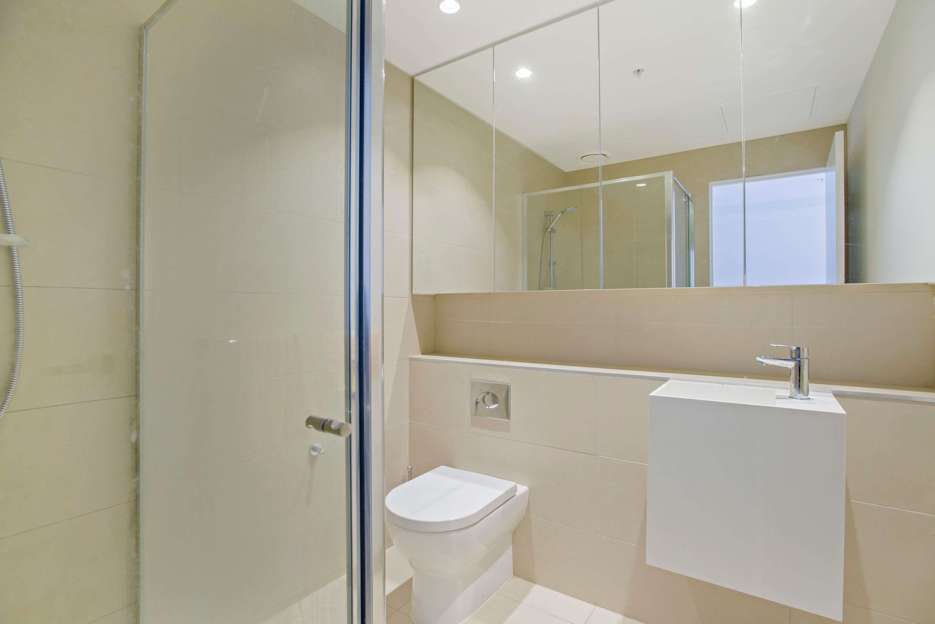 DG04/18 Grosvenor Street — photo 3 of 11