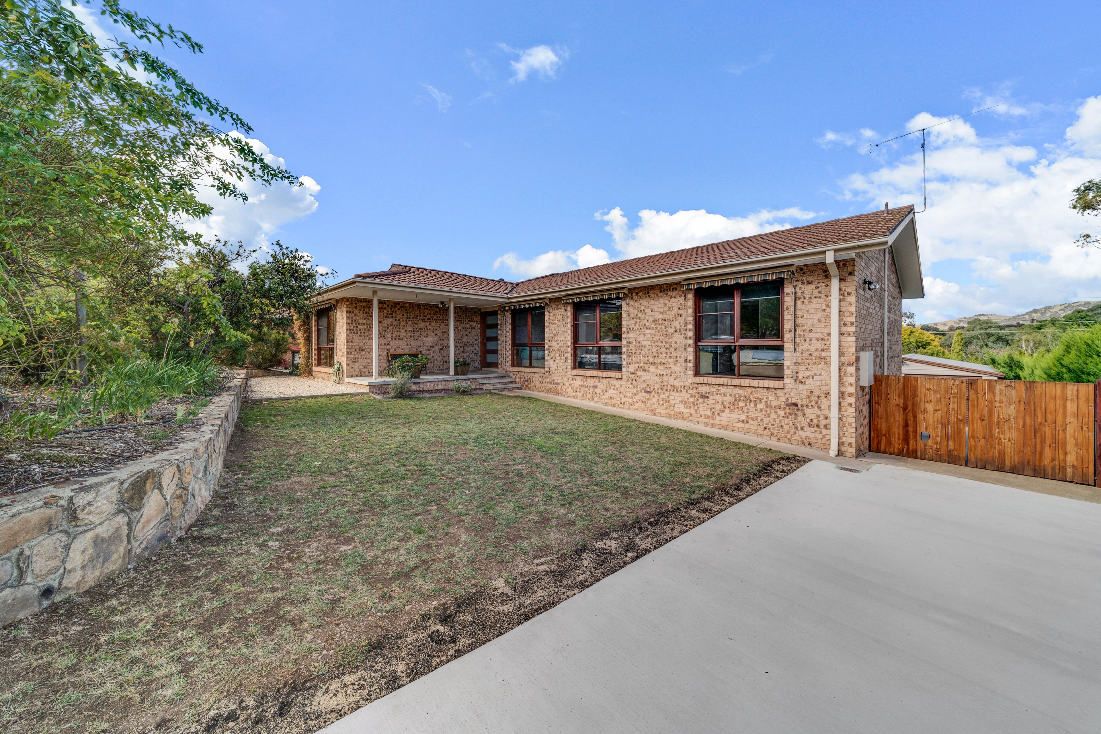 32 Max Henry Crescent, Macarthur, ACT 2904