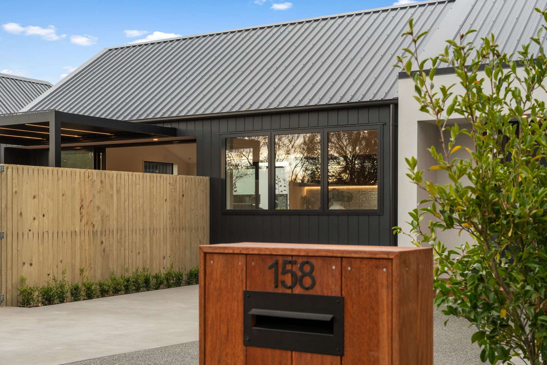 158 Gardiners Road photo 27