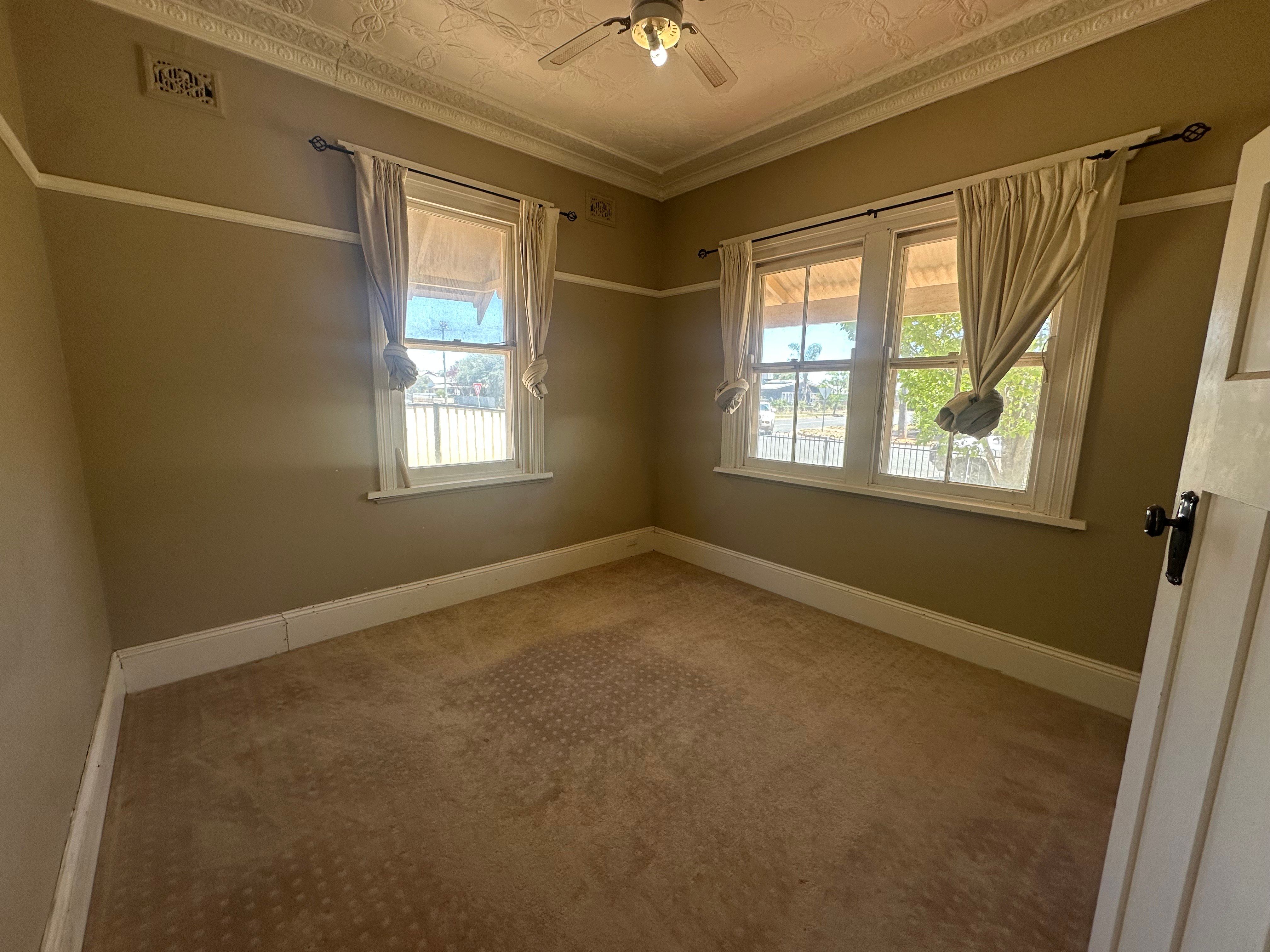 12 Welcome Street, West Wyalong, NSW 2671