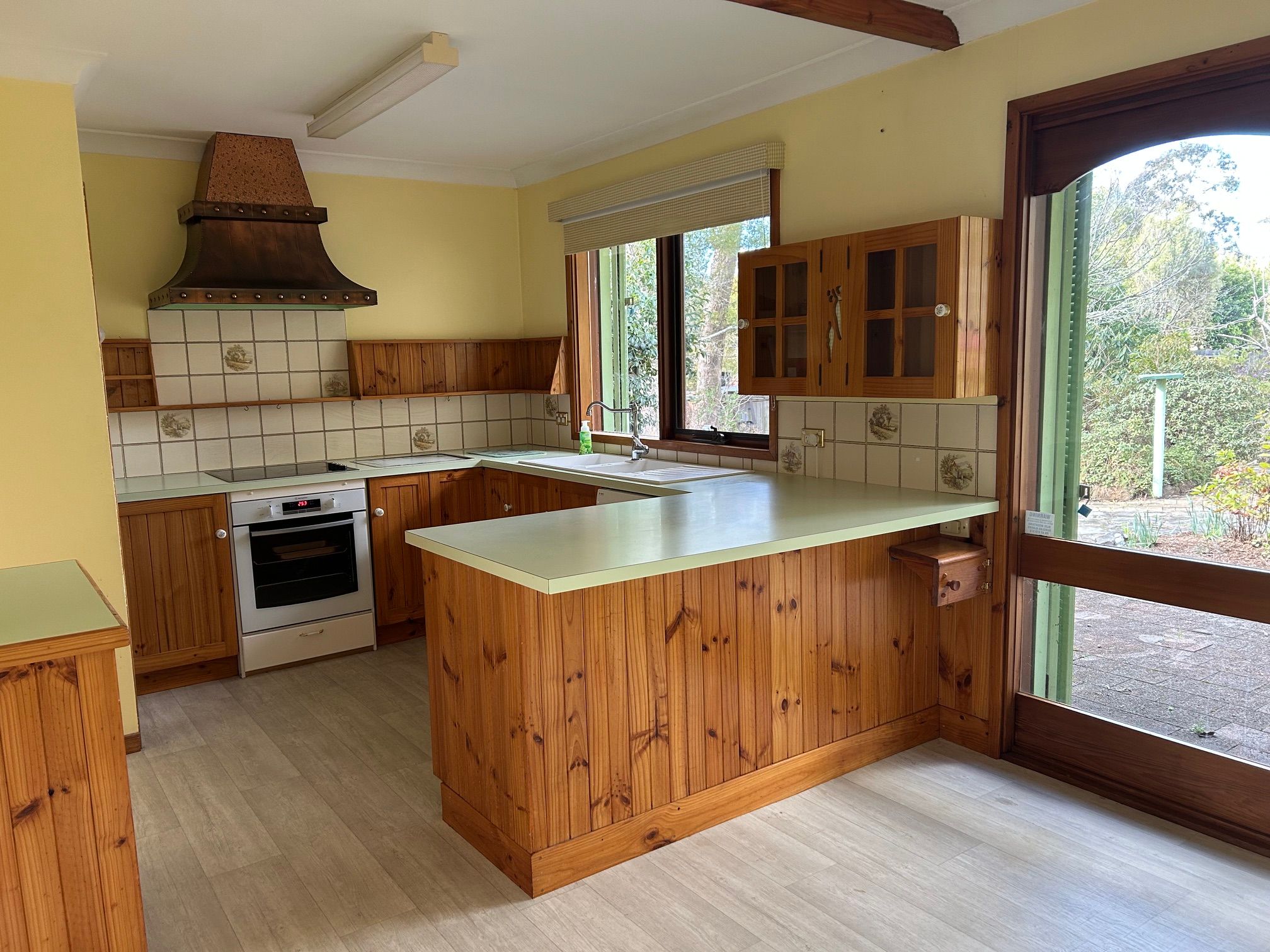 25 St Andrews Avenue — photo 3 of 10