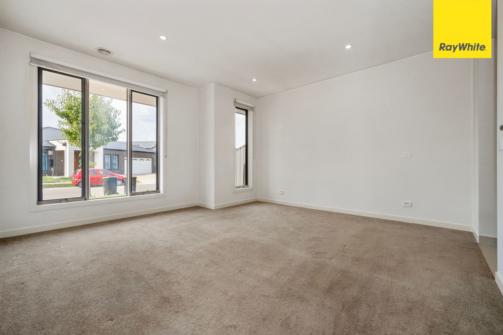 32 Canterbury Circuit, Melton South, VIC 3338
