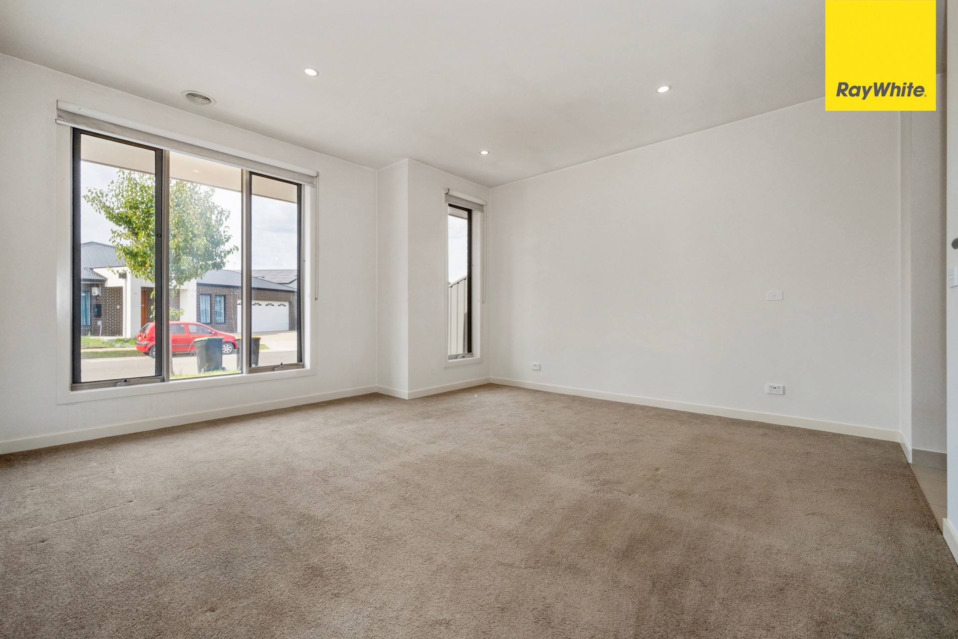 32 Canterbury Circuit, Melton South, VIC 3338