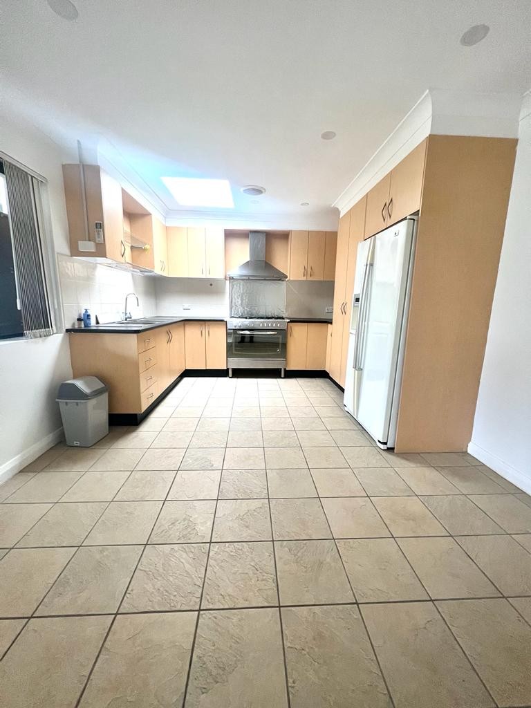 1A Faulklands Avenue, Bossley Park, NSW 2176