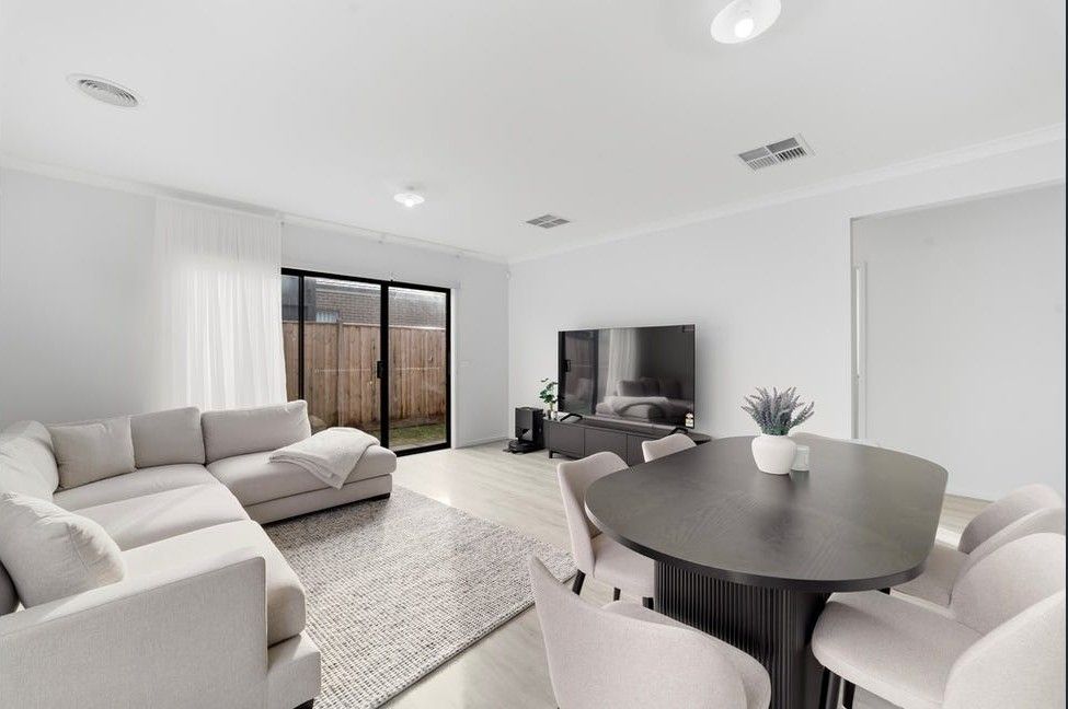 5 Vondel Way, Clyde North, VIC 3978